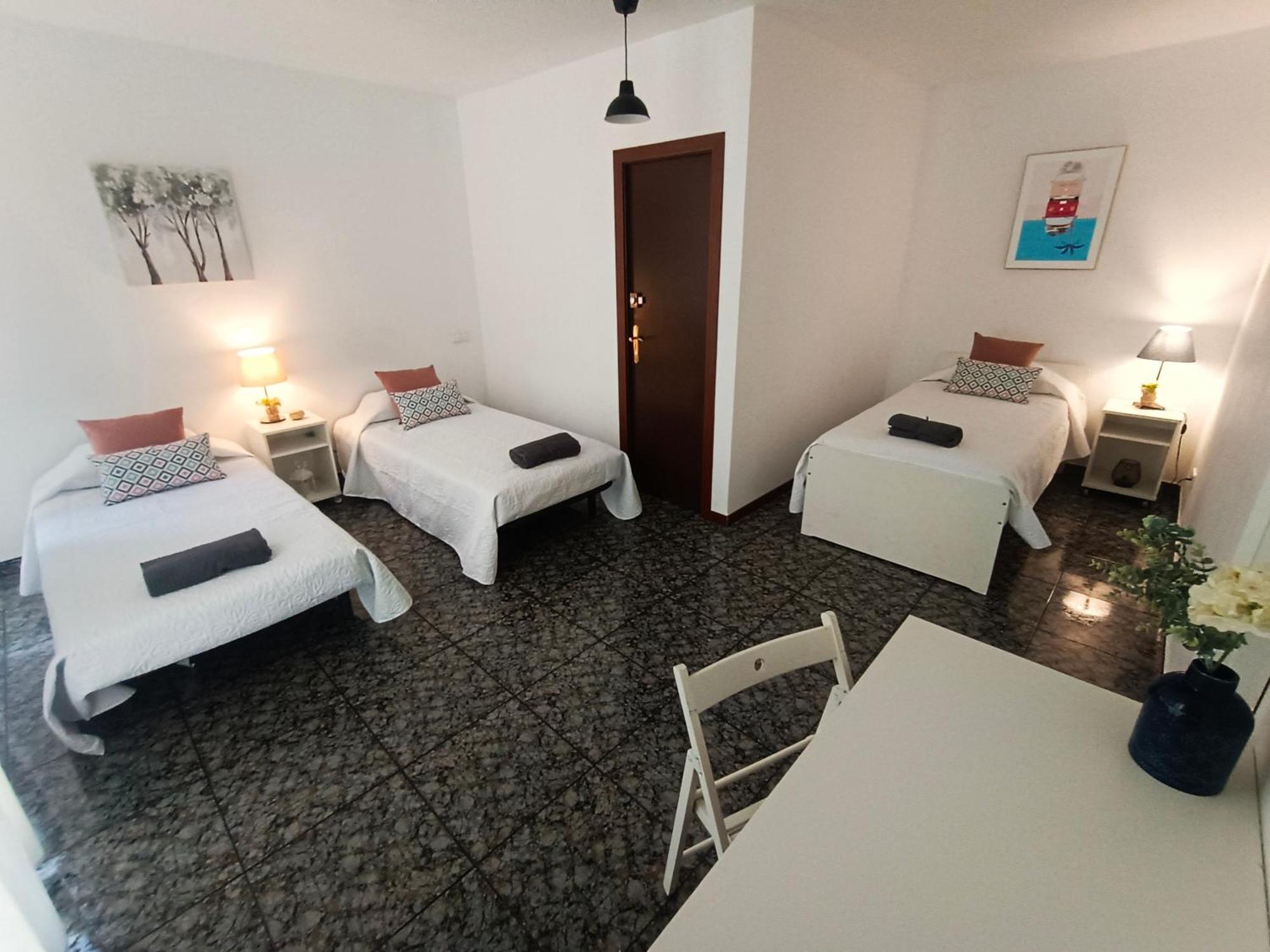 Hostal Private At Plaza Urquinaona
