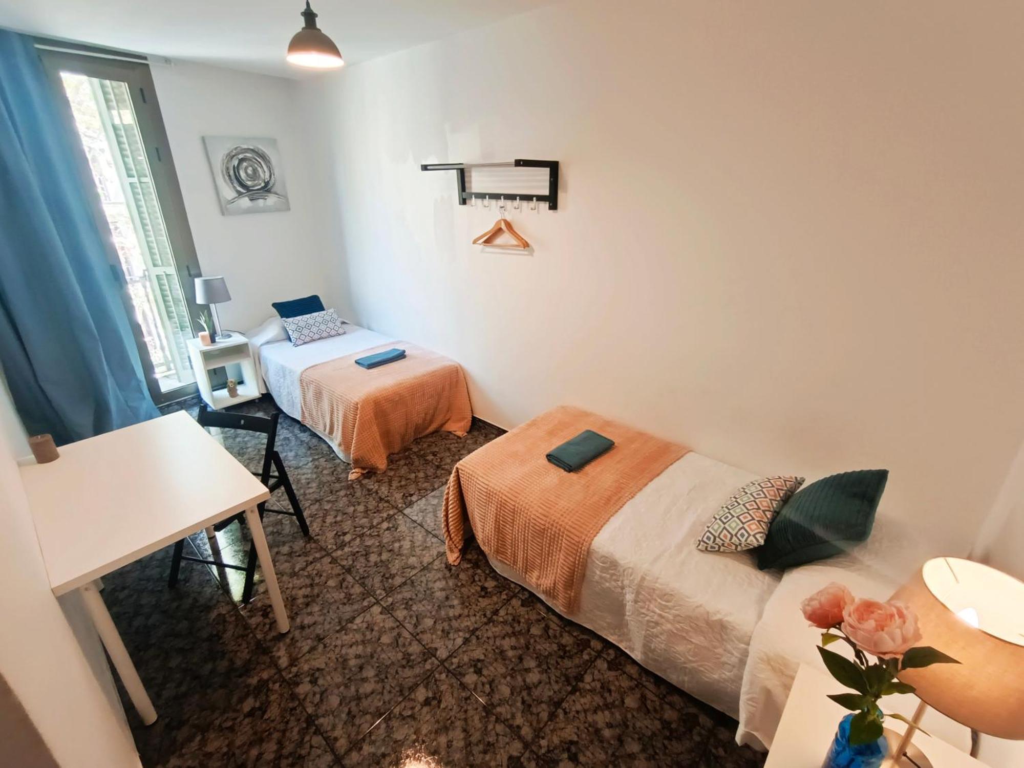 Private At Plaza Urquinaona Hostal