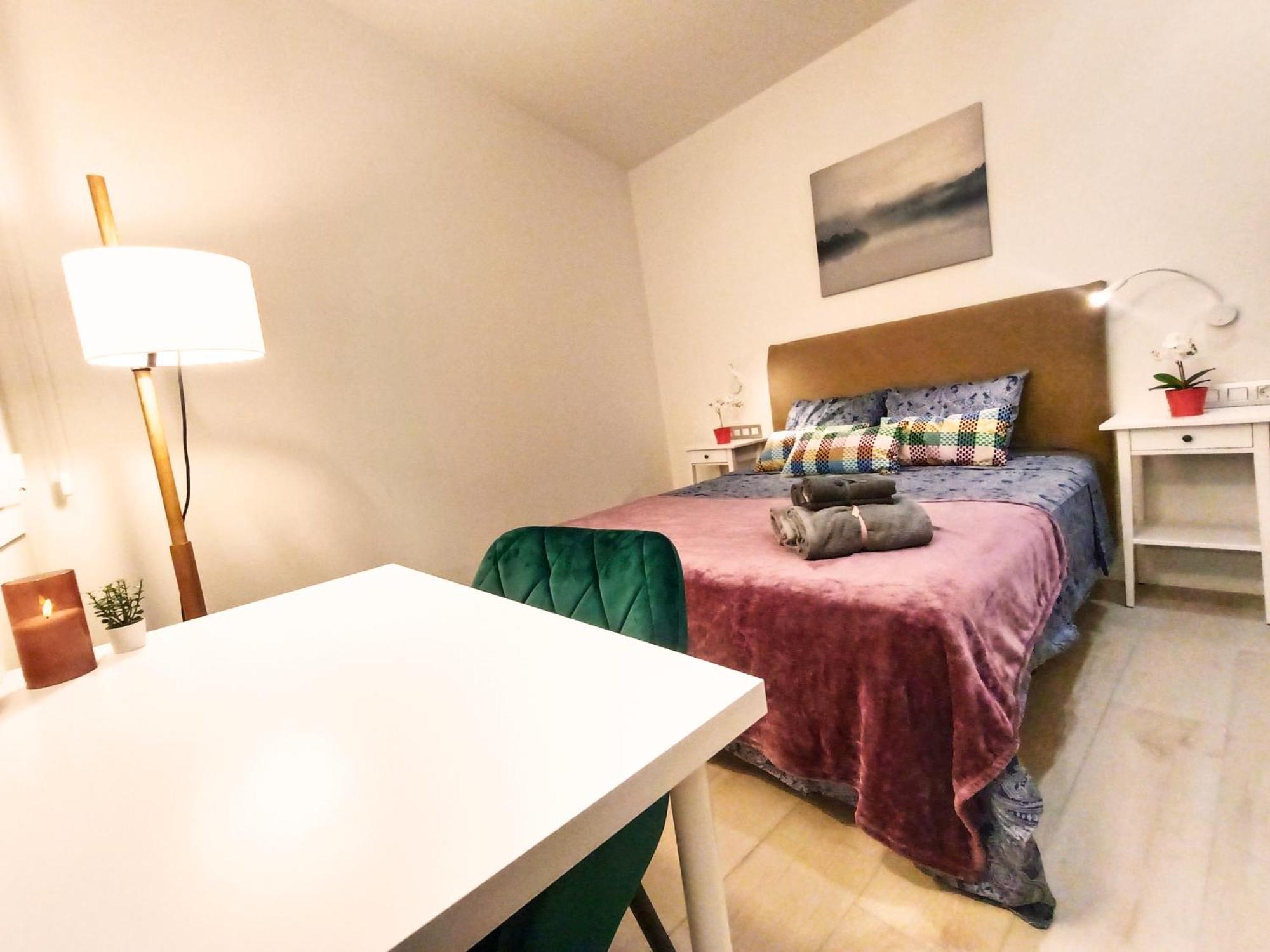 Private By Plaza Universidad Hostal