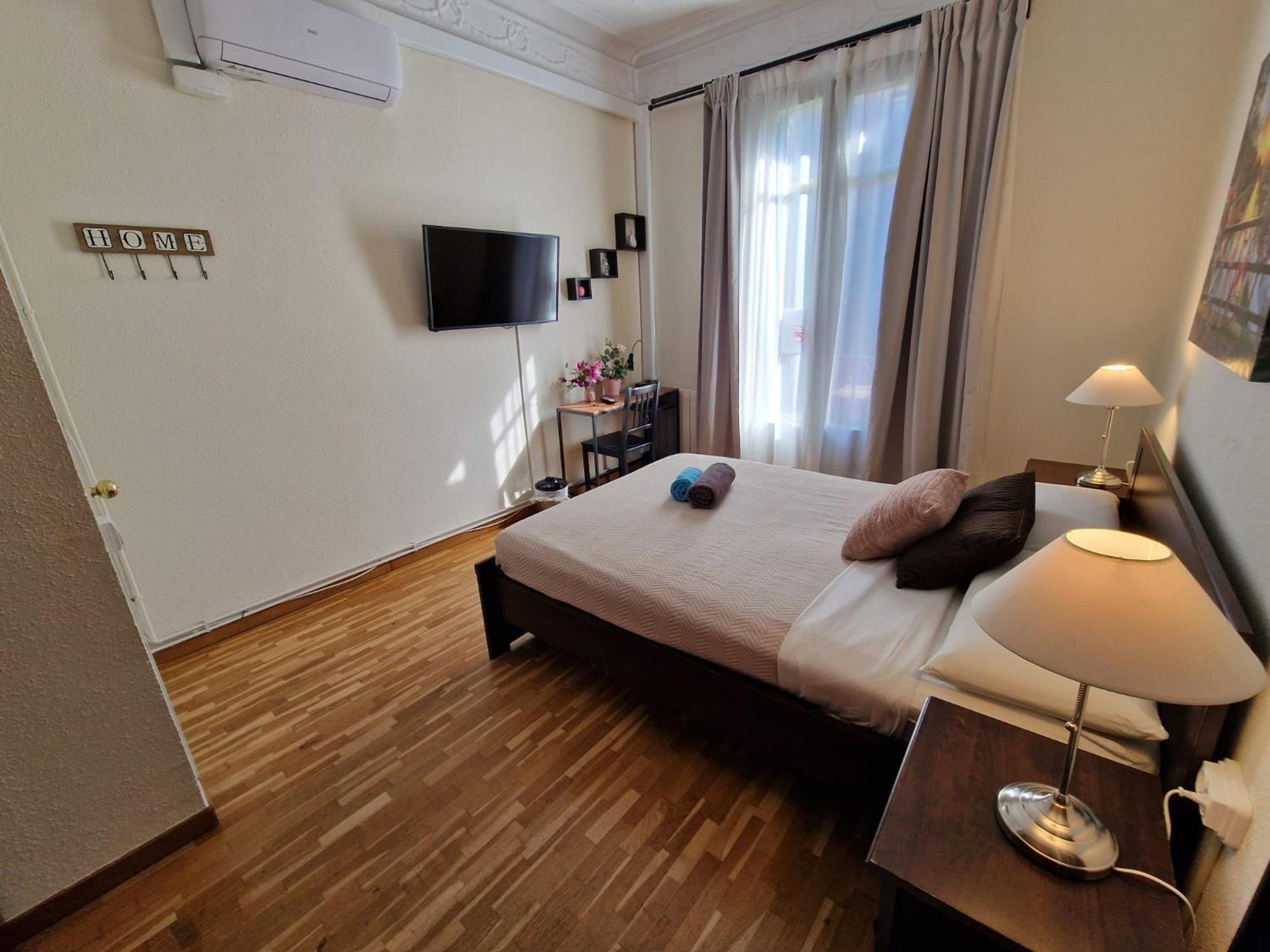 Aribau Bed & Breakfast