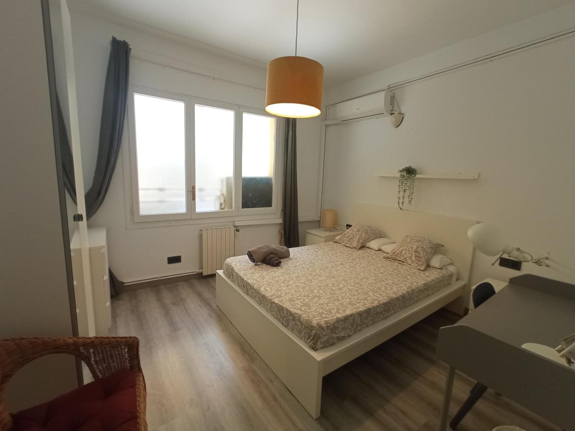 Hostal Private On Tamarit Street *