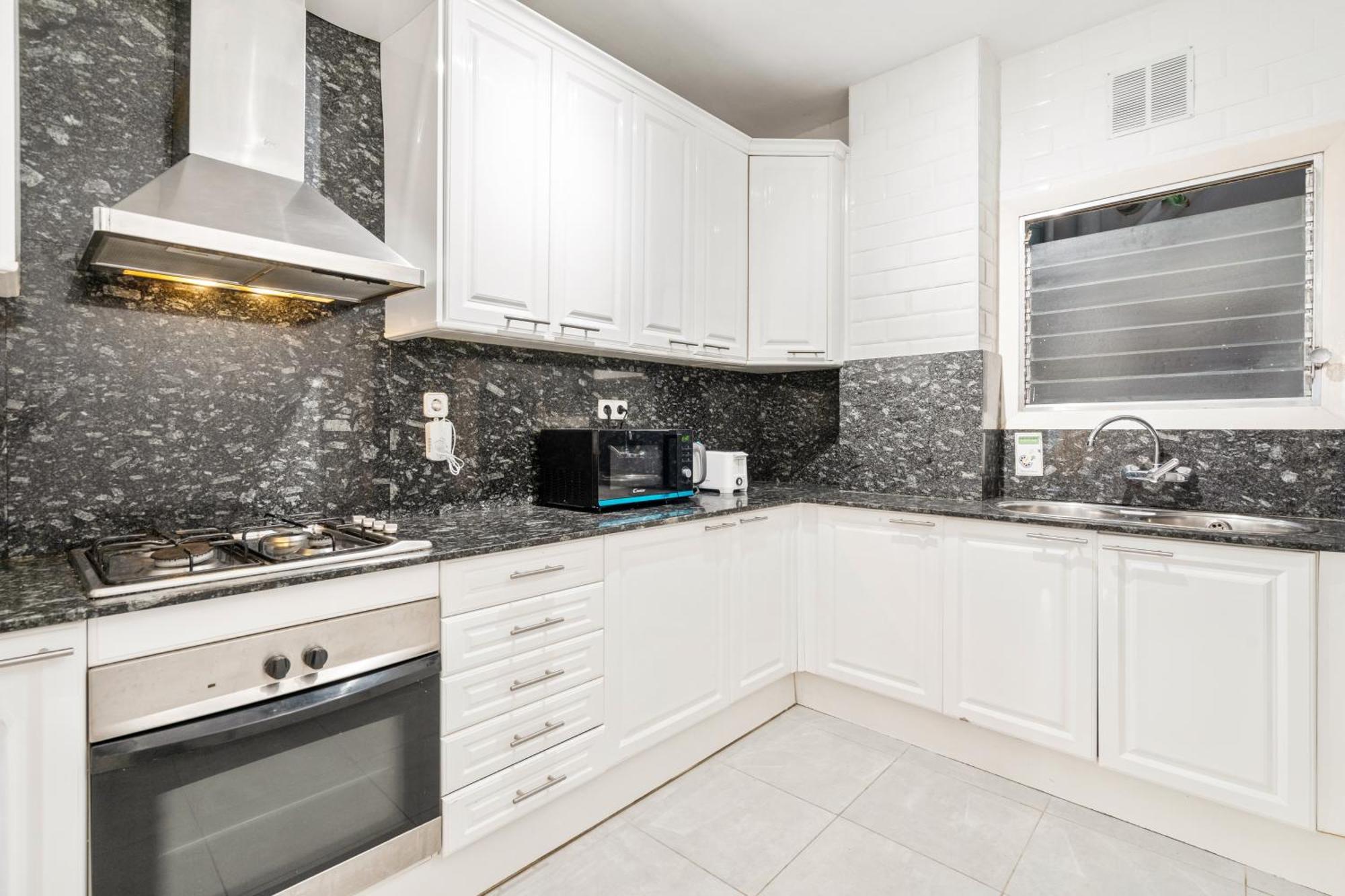 Fridays Flats Spacious 4br Family Retreat Barcelona