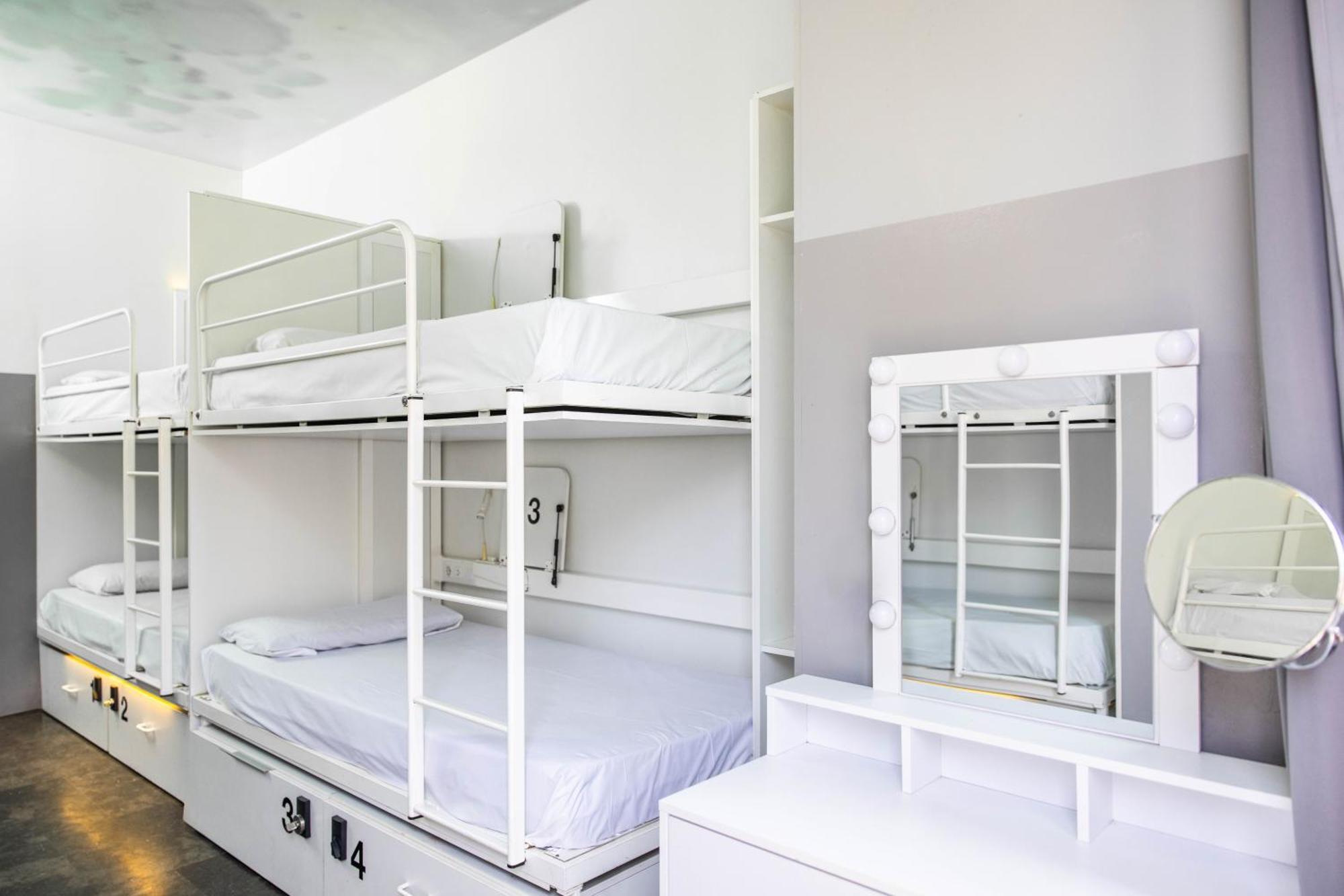 Hostal Urbany Bcn Go!
