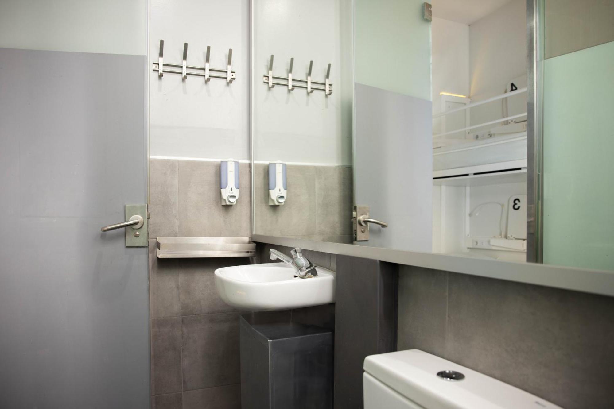 Hostal Urbany Bcn Go! *