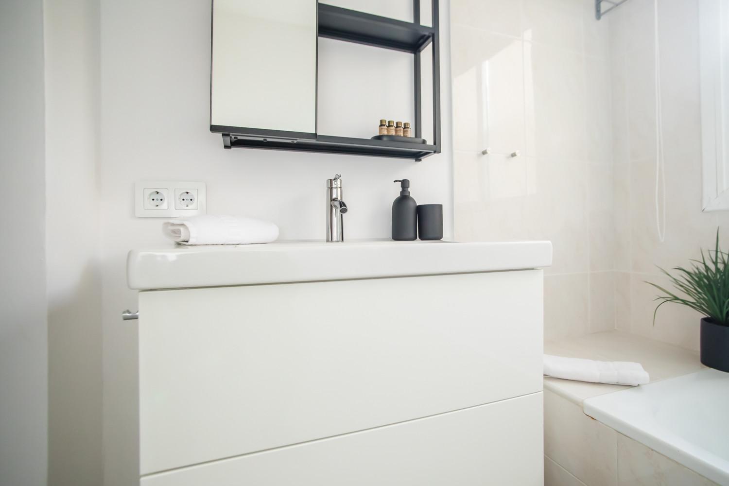 Apartment 12crc1038 - Big & Cozy 2bed In The *