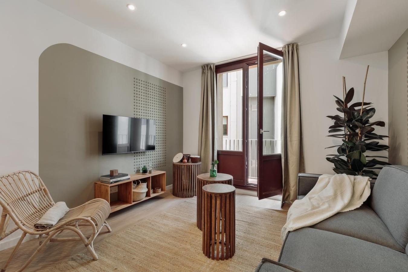 Eboli - 3 Bedrooms, Balcony And Terrace In Ciutat Vella Barcelona