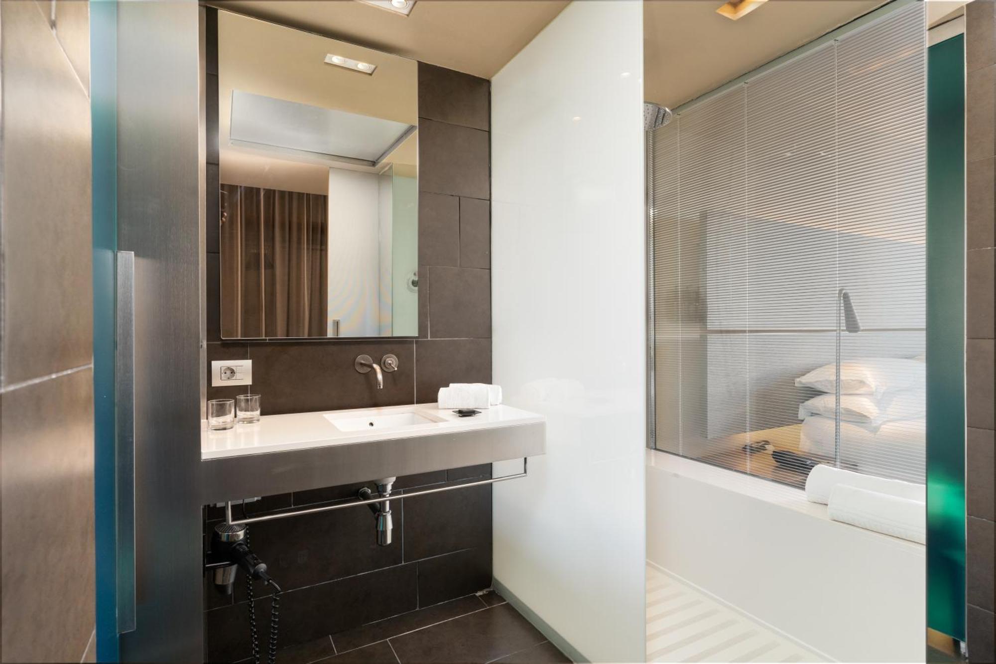 Hotel B 3*