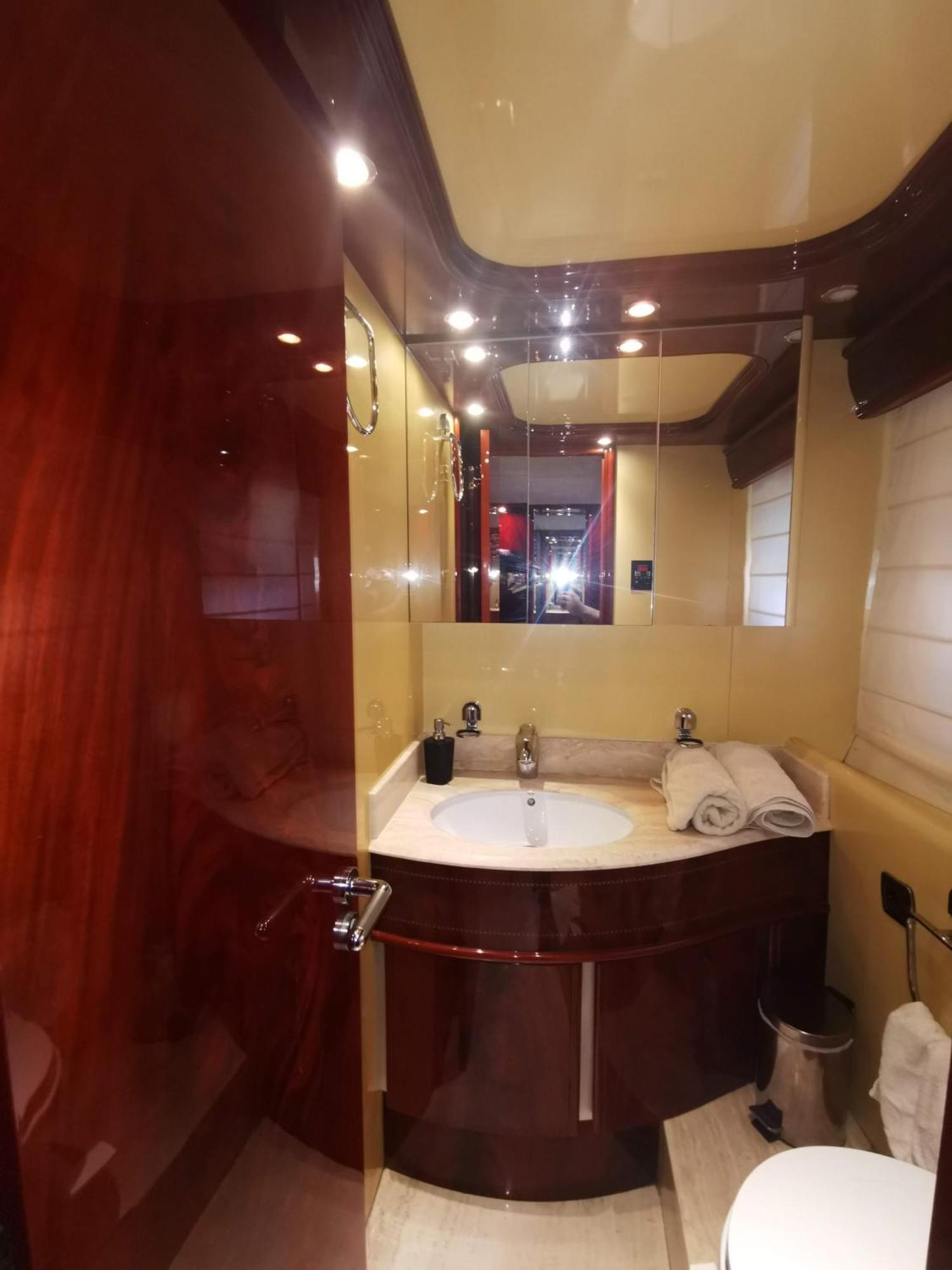 Hotel en barco Luxury Yacht *