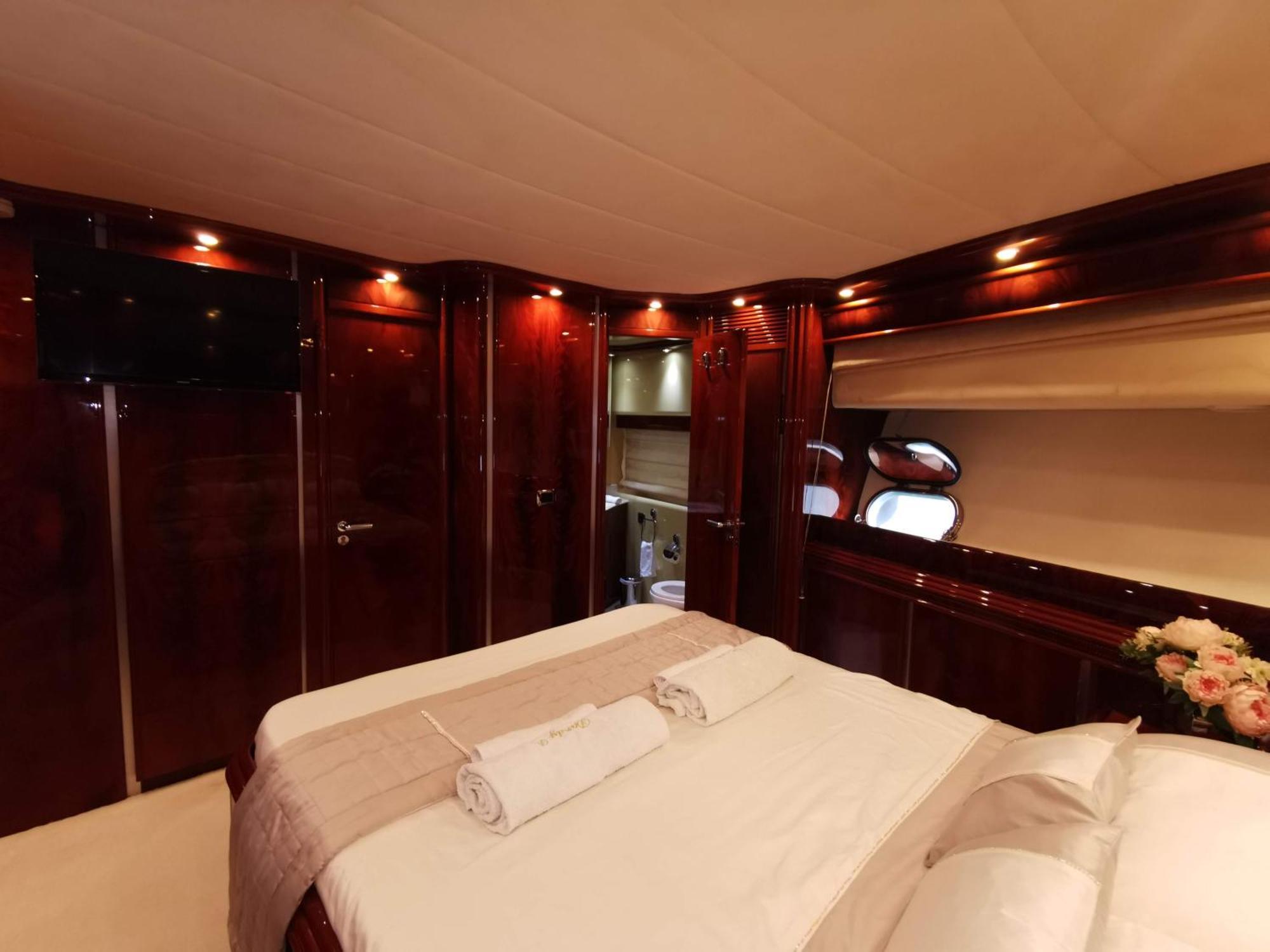 Hotel en barco Luxury Yacht *