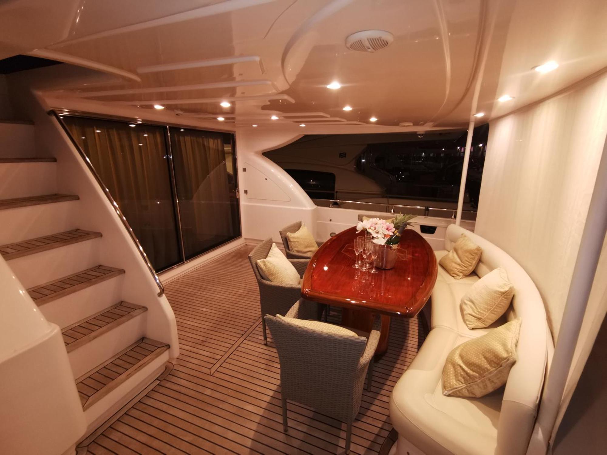 Hotel en barco Luxury Yacht Barcelona