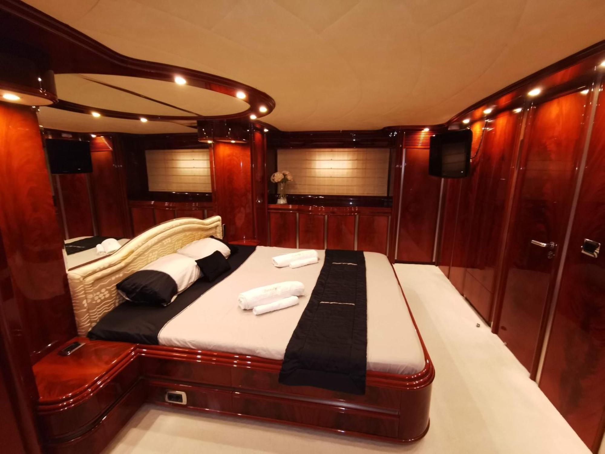 Luxury Yacht *