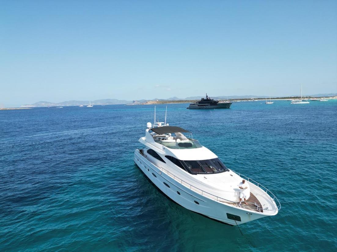 Luxury Yacht Hotel en barco