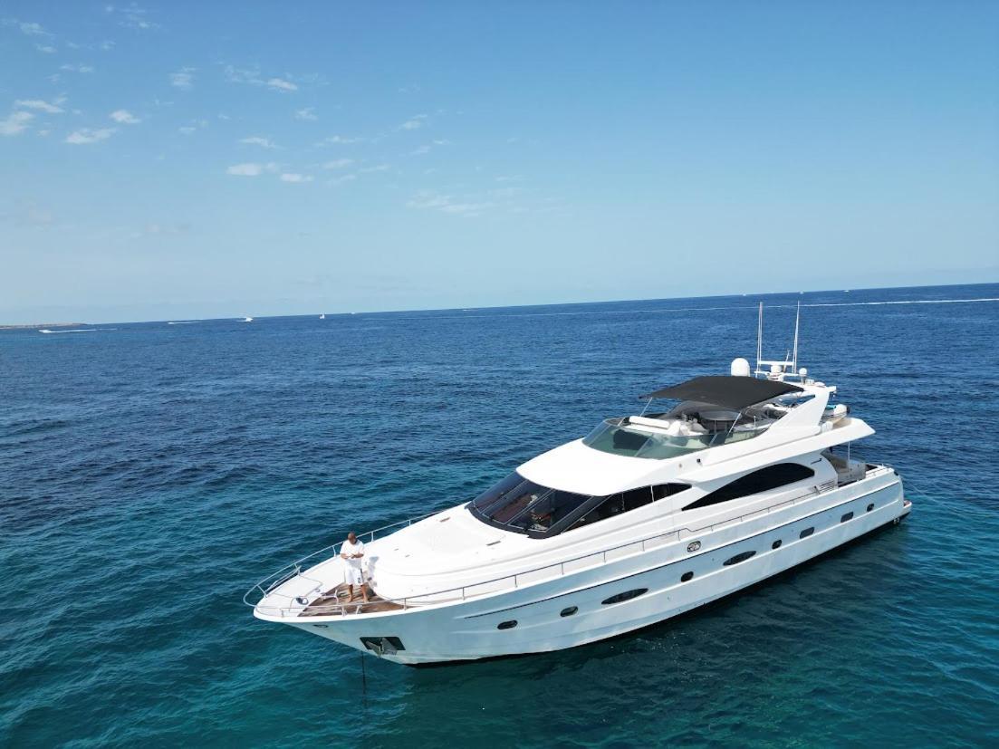 Luxury Yacht * Barcelona