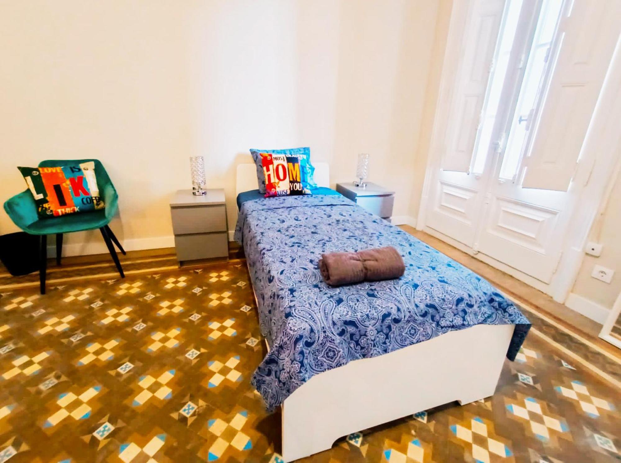 Oasis - Roger Lluria Hostal