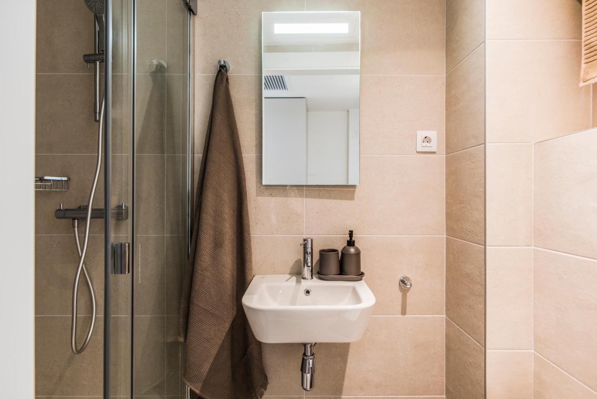 Apartment Aparto Cristobal De Moura Hall Of - Only For Students In