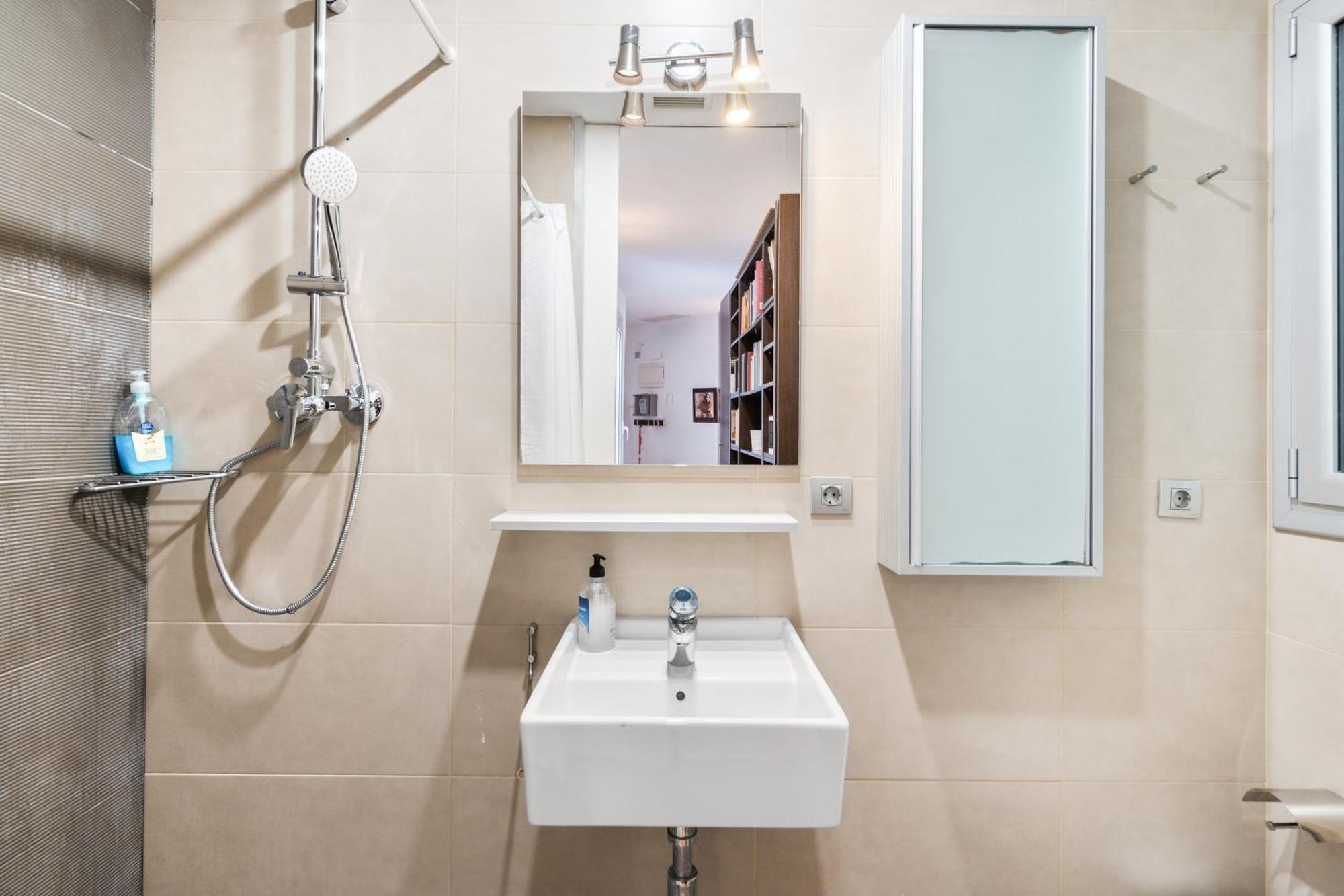 Apartment For Couples, Families And Groups, Center Barcelona