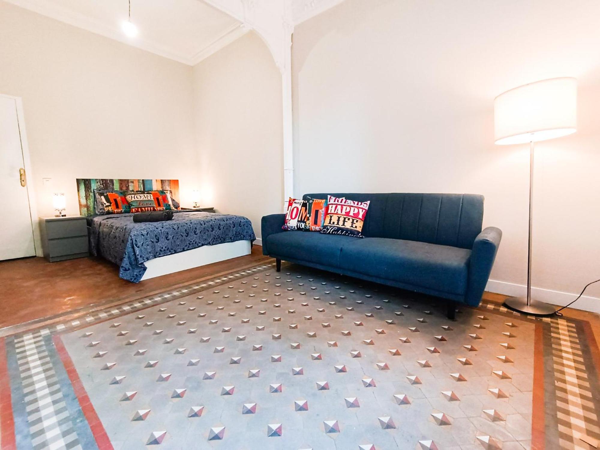 Hostal - Roger De Lluria *