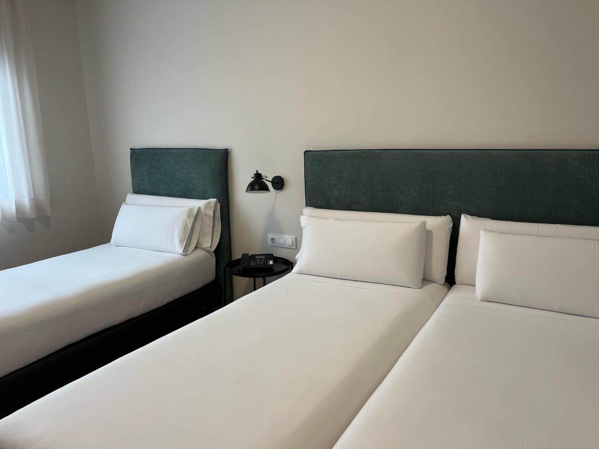 Hotel Tres Torres Atiram