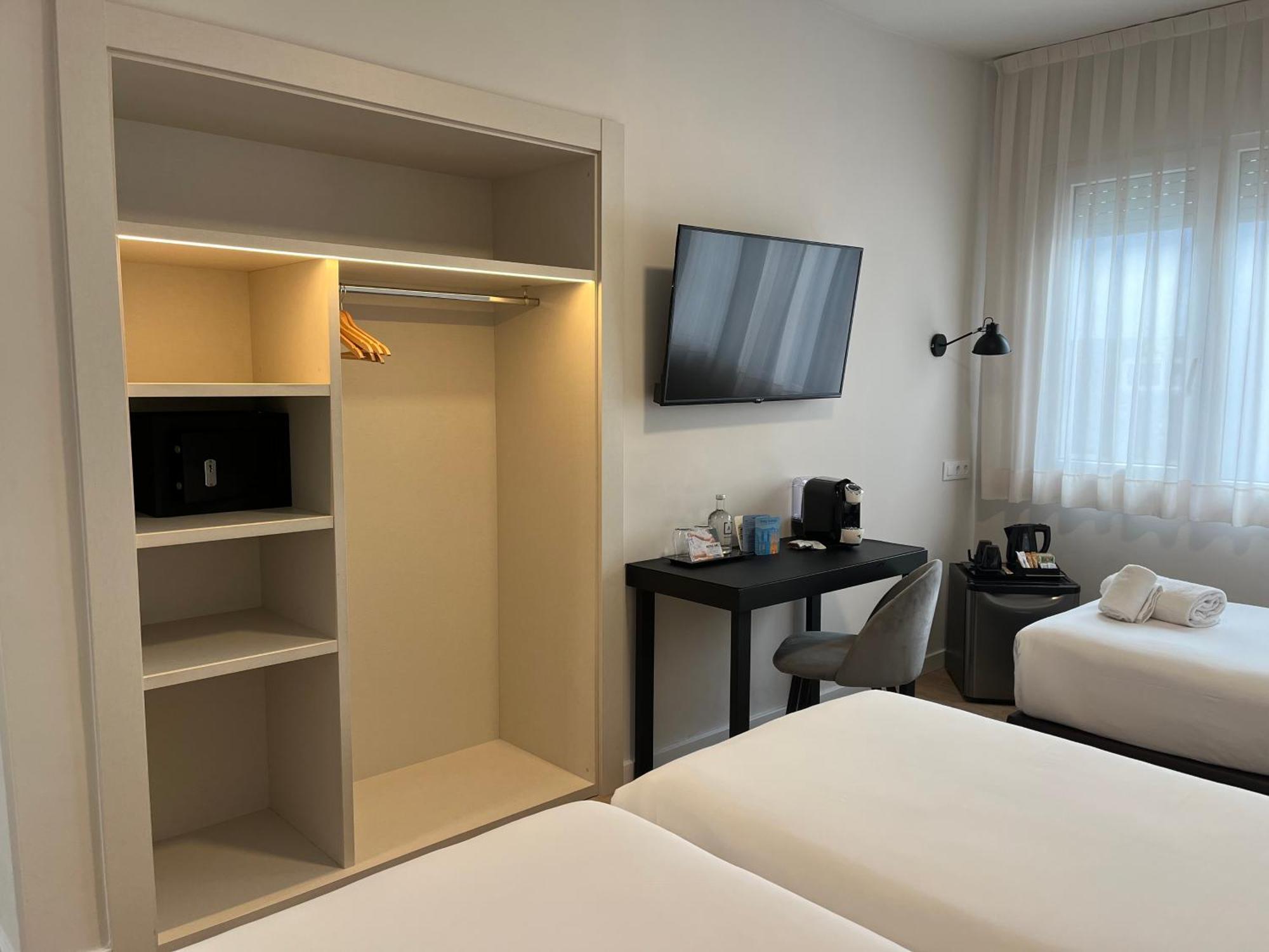 Hotel Tres Torres Atiram 3*