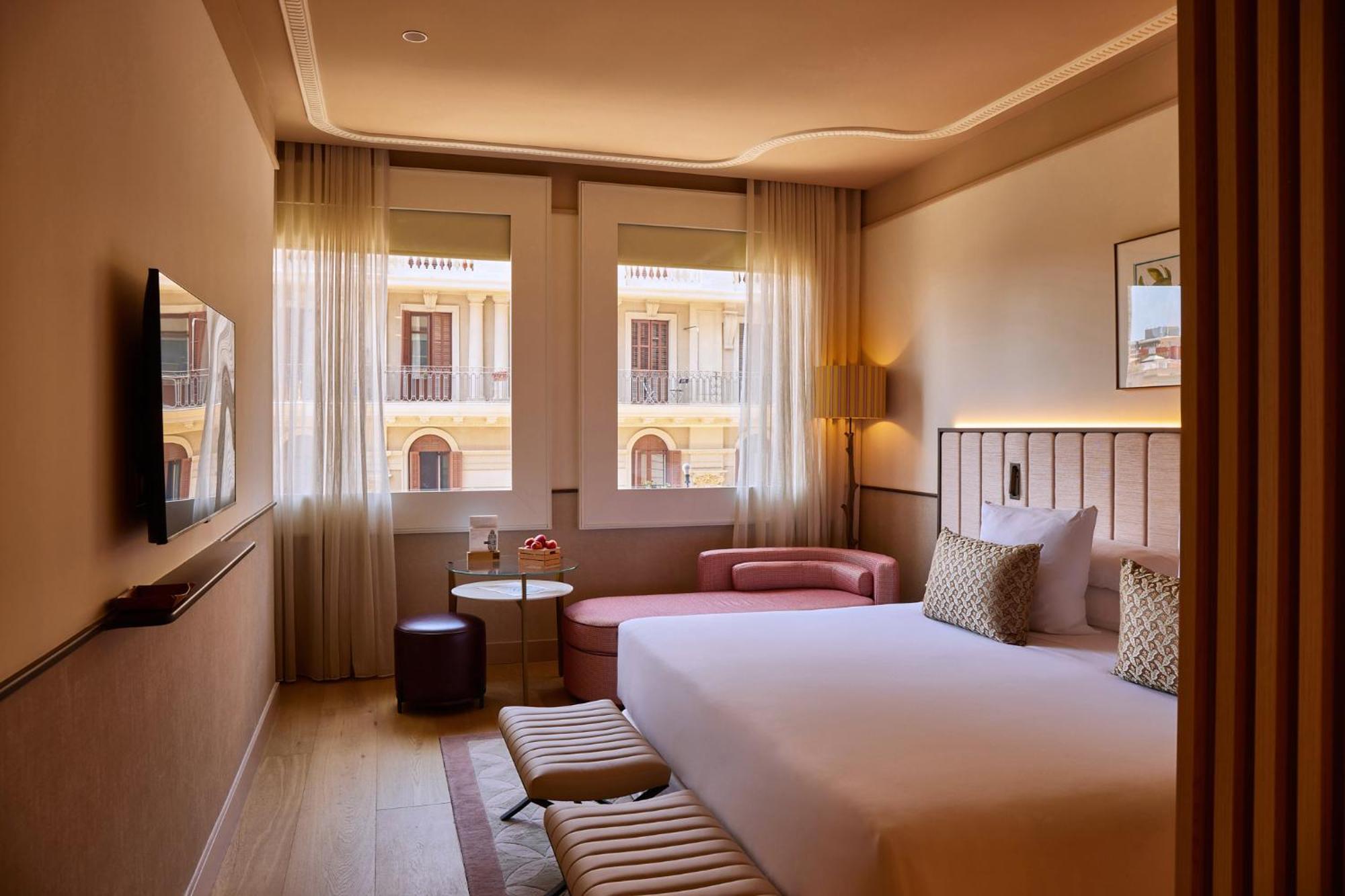 Grand Central, Small Luxury