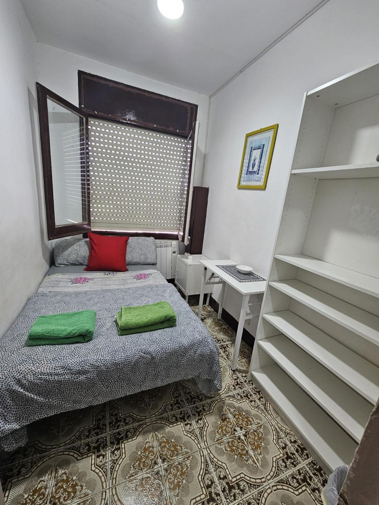 Poble Sec Nino House Hotel cápsula Barcelona