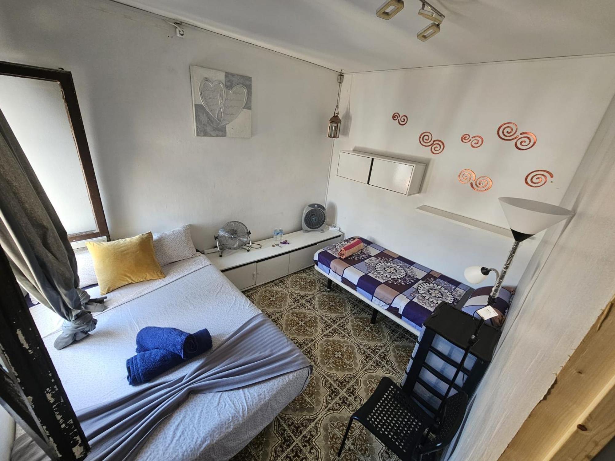 Hotel cápsula Poble Sec Nino House Barcelona