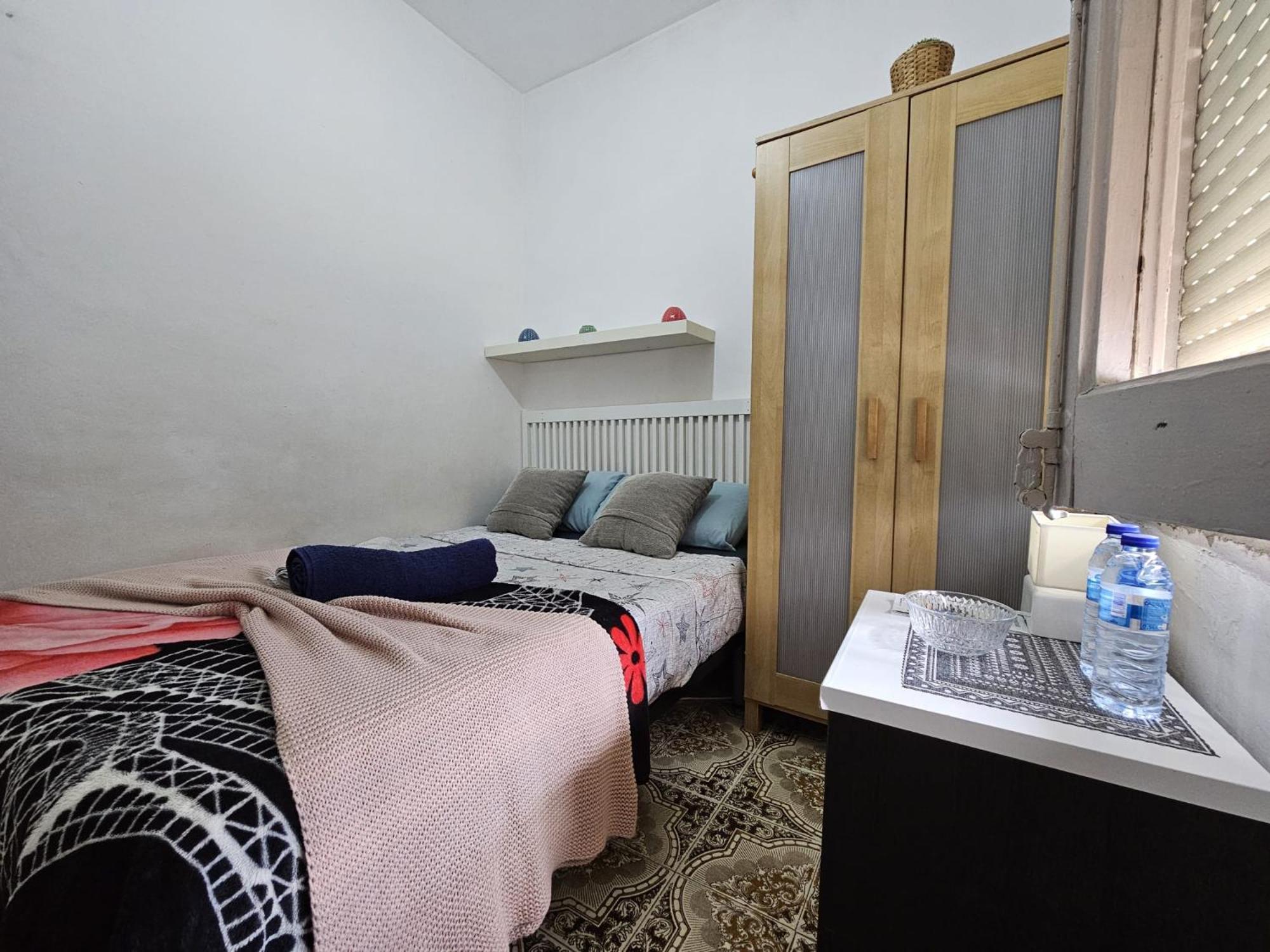 Hotel cápsula Poble Sec Nino House Barcelona