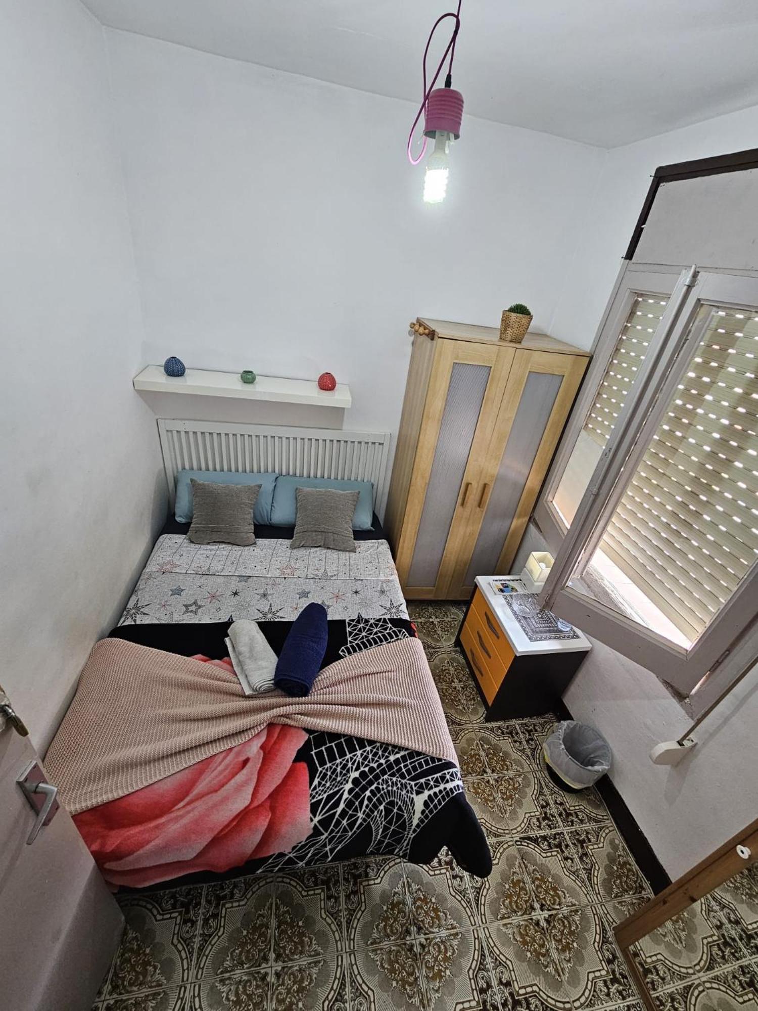 Hotel cápsula Poble Sec Nino House Barcelona