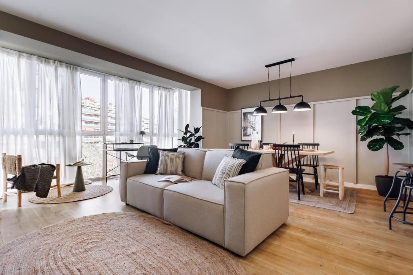 Loja - 2 Bedrooms In Sant Antoni Barcelona