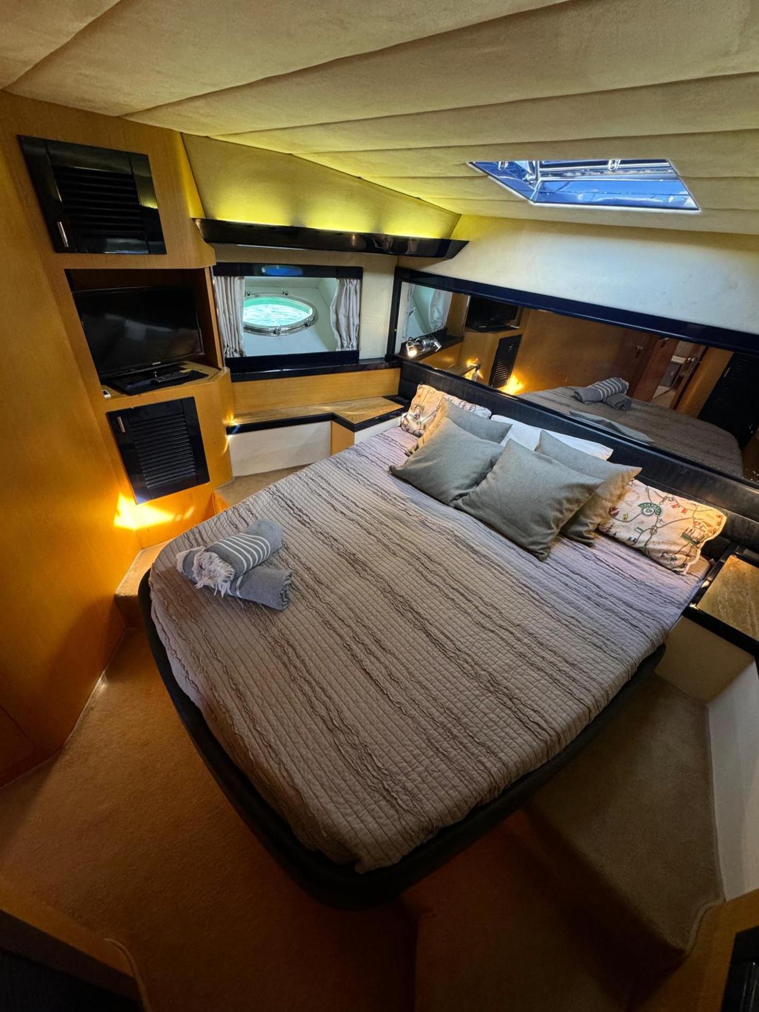 Yacht Sherte Hotel en barco Barcelona