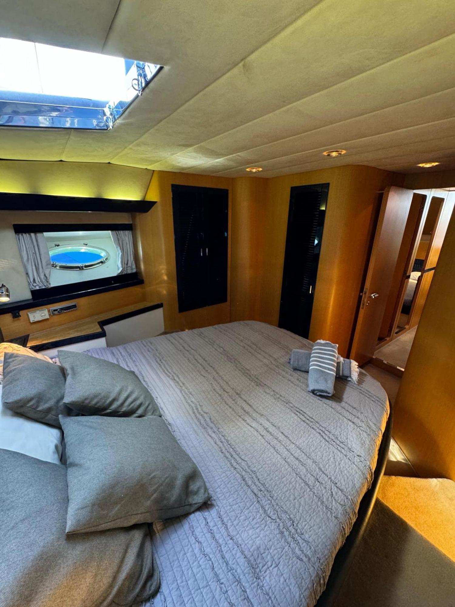 Yacht Sherte Hotel en barco Barcelona