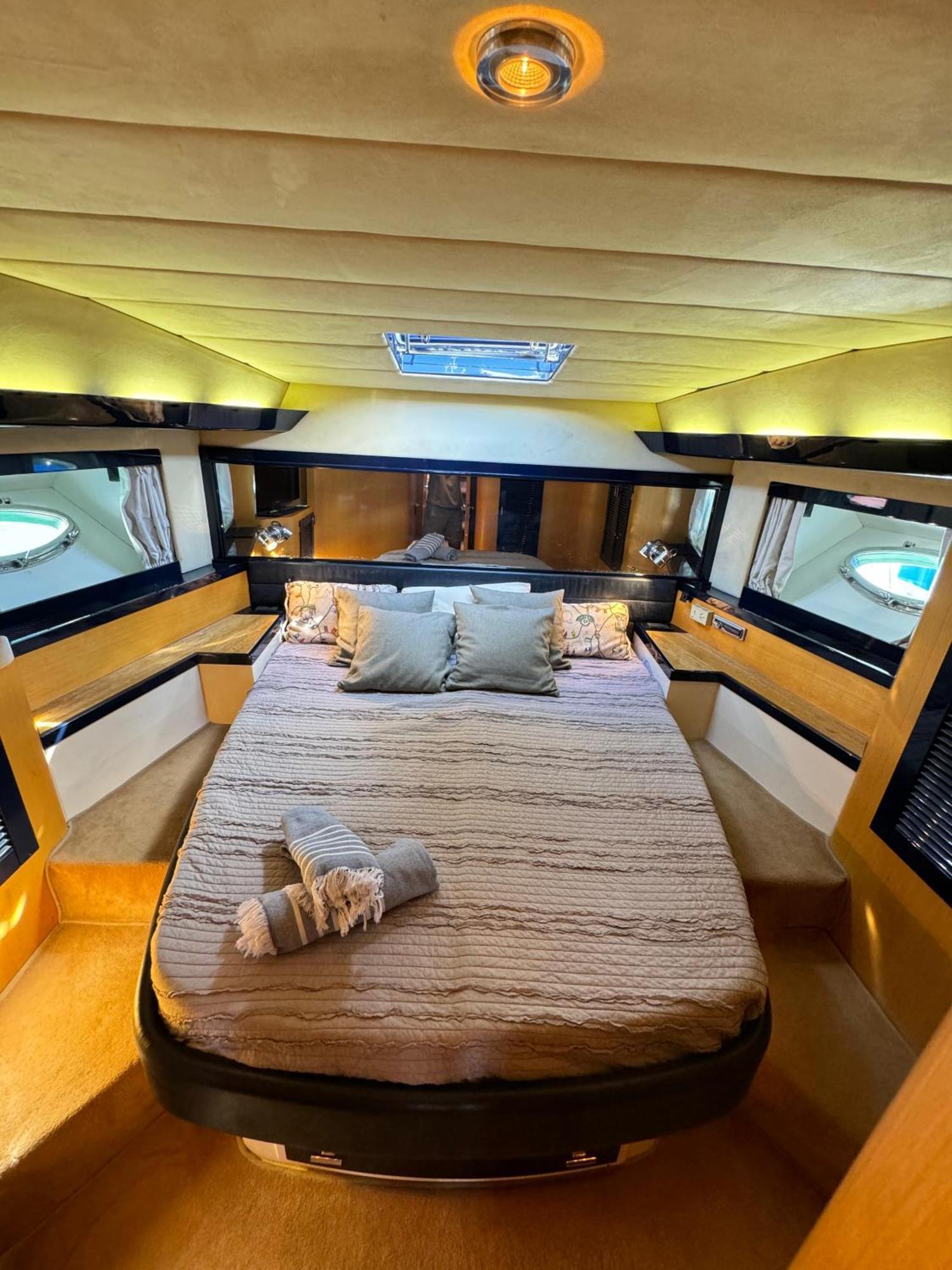 Hotel en barco Yacht Sherte Barcelona