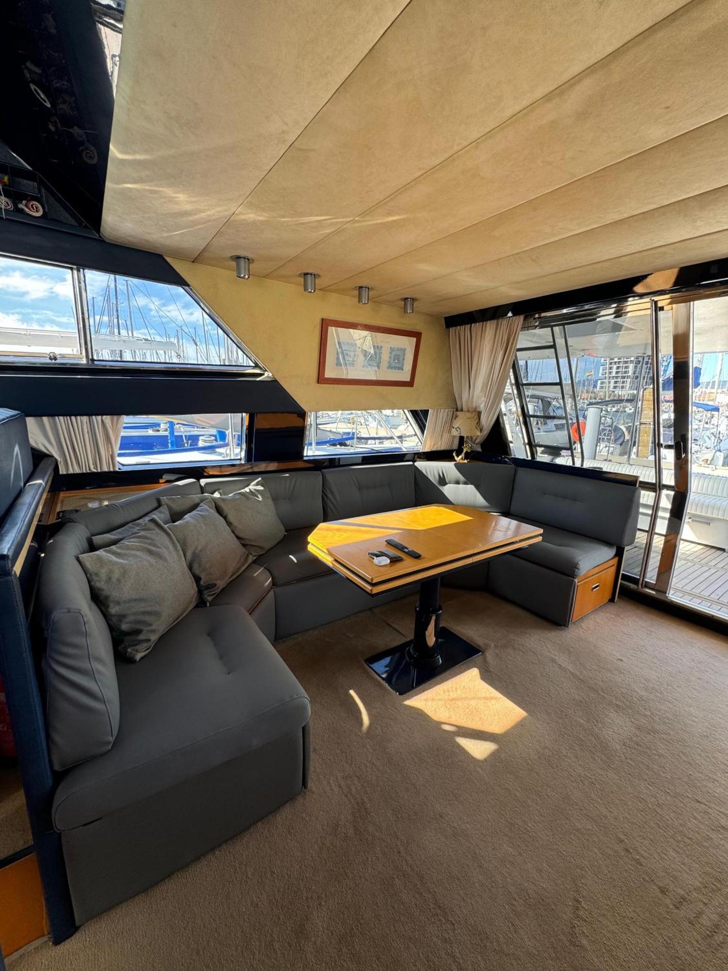 Yacht Sherte Hotel en barco Barcelona