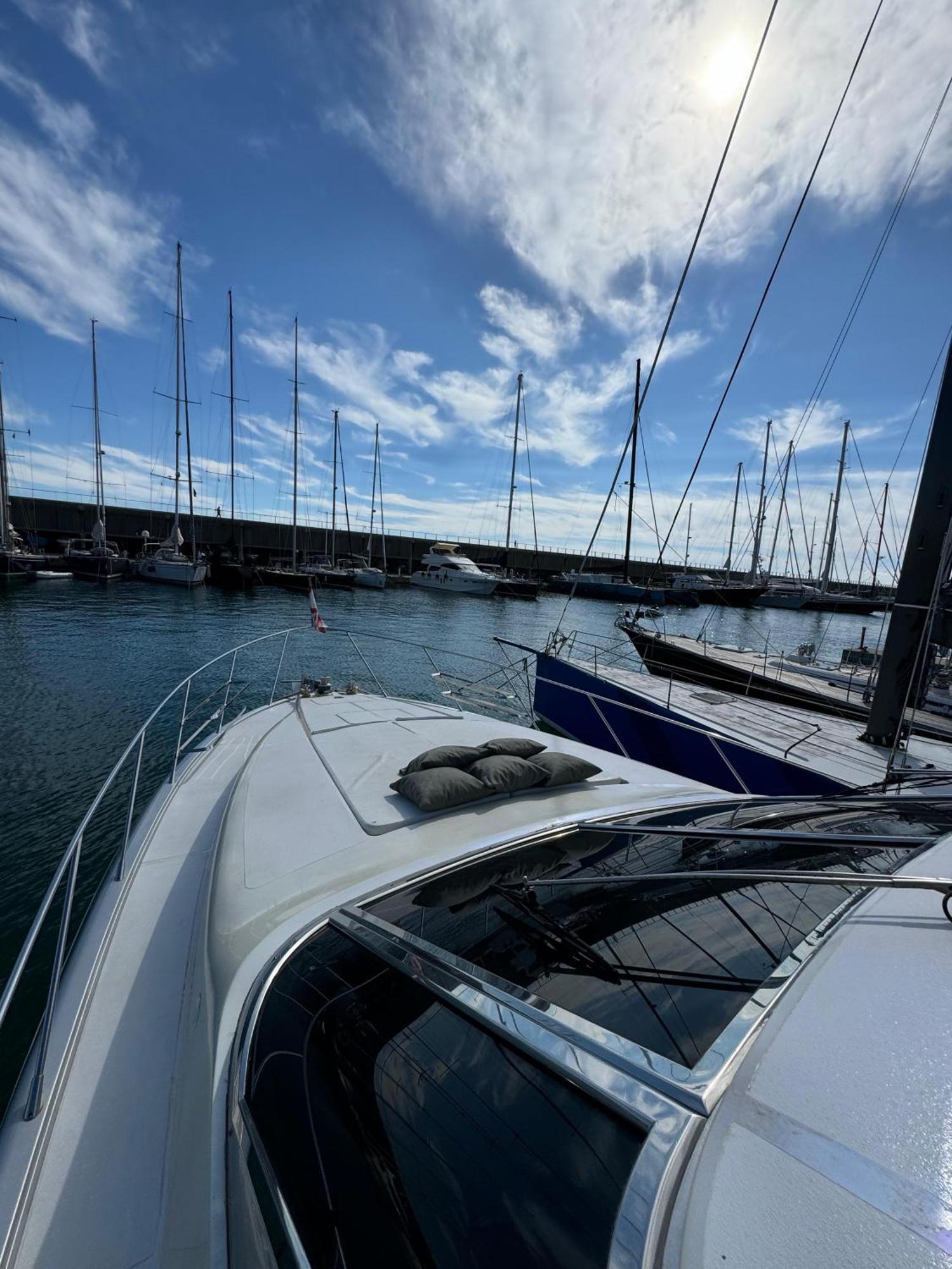 Yacht Sherte Hotel en barco