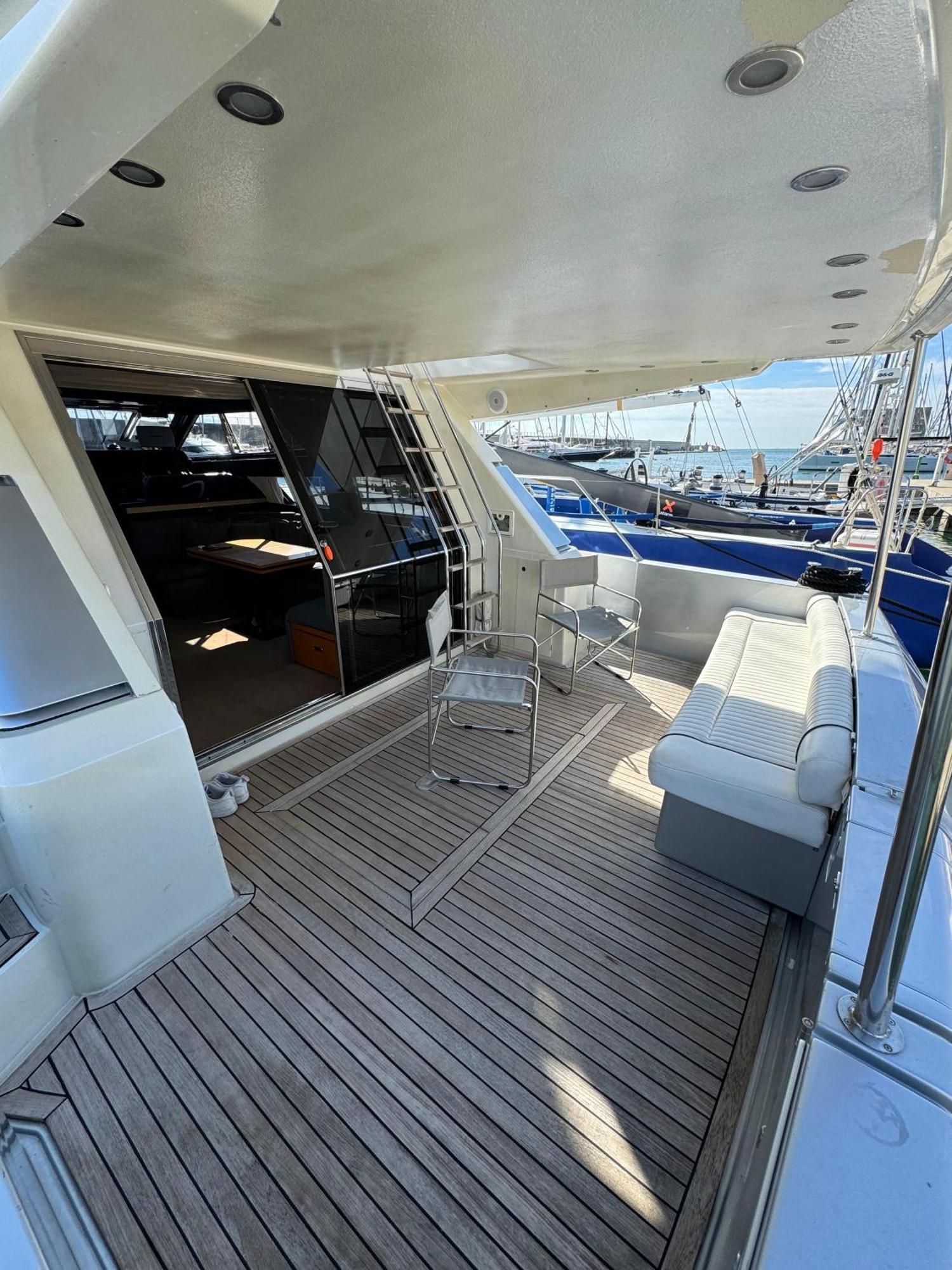 Yacht Sherte Hotel en barco Barcelona