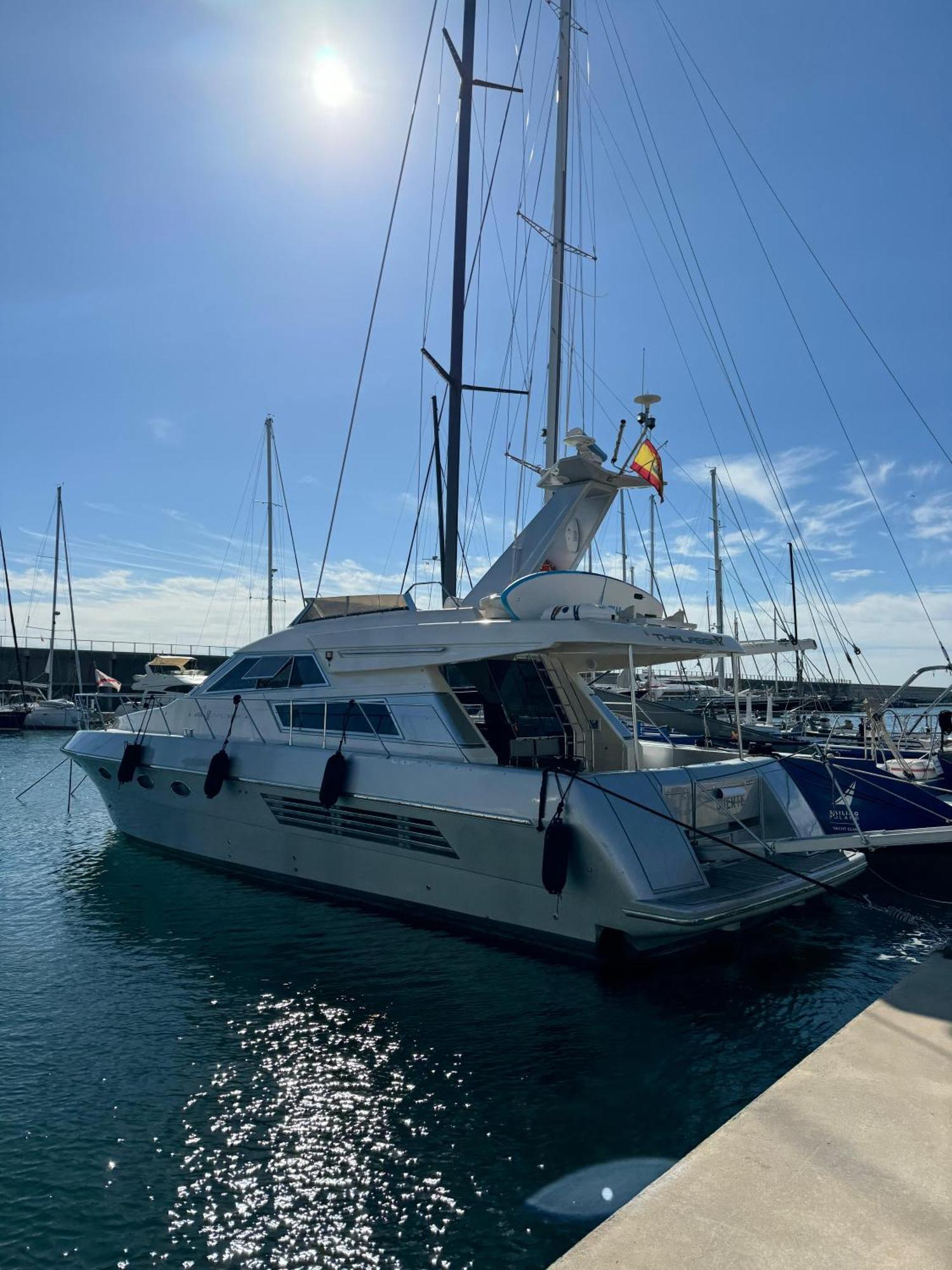 Yacht Sherte Hotel en barco *