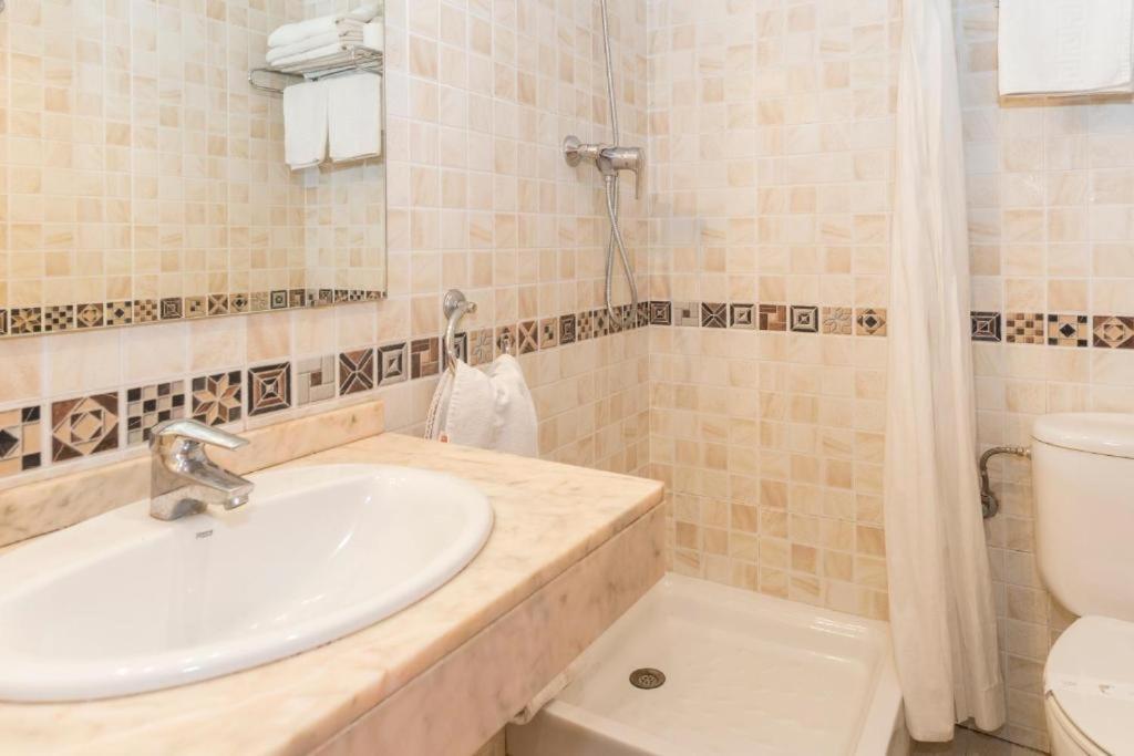 Coral Guest house 2*