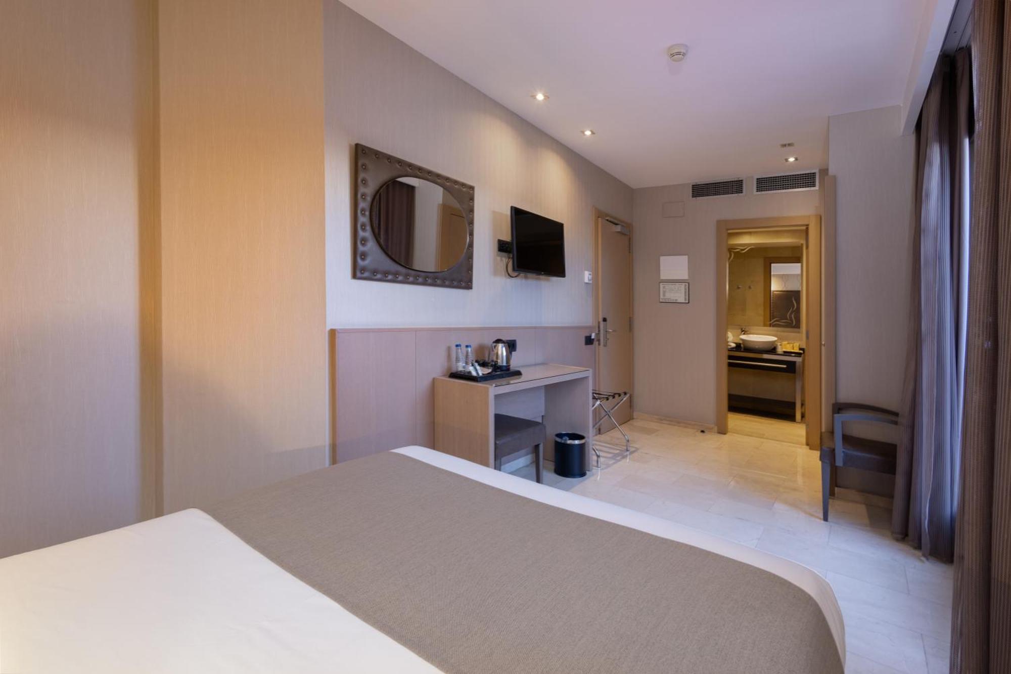 Hotel Gran Barcino 4*