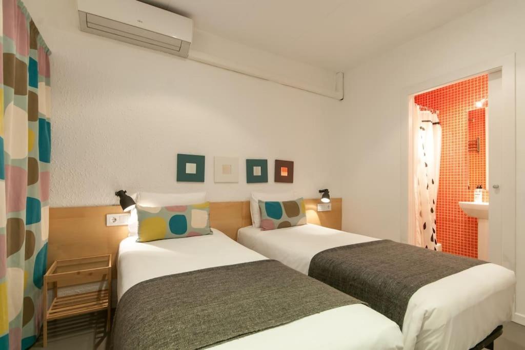 Charm And Privacy In Gothic Quarter - By Myrentalhost
