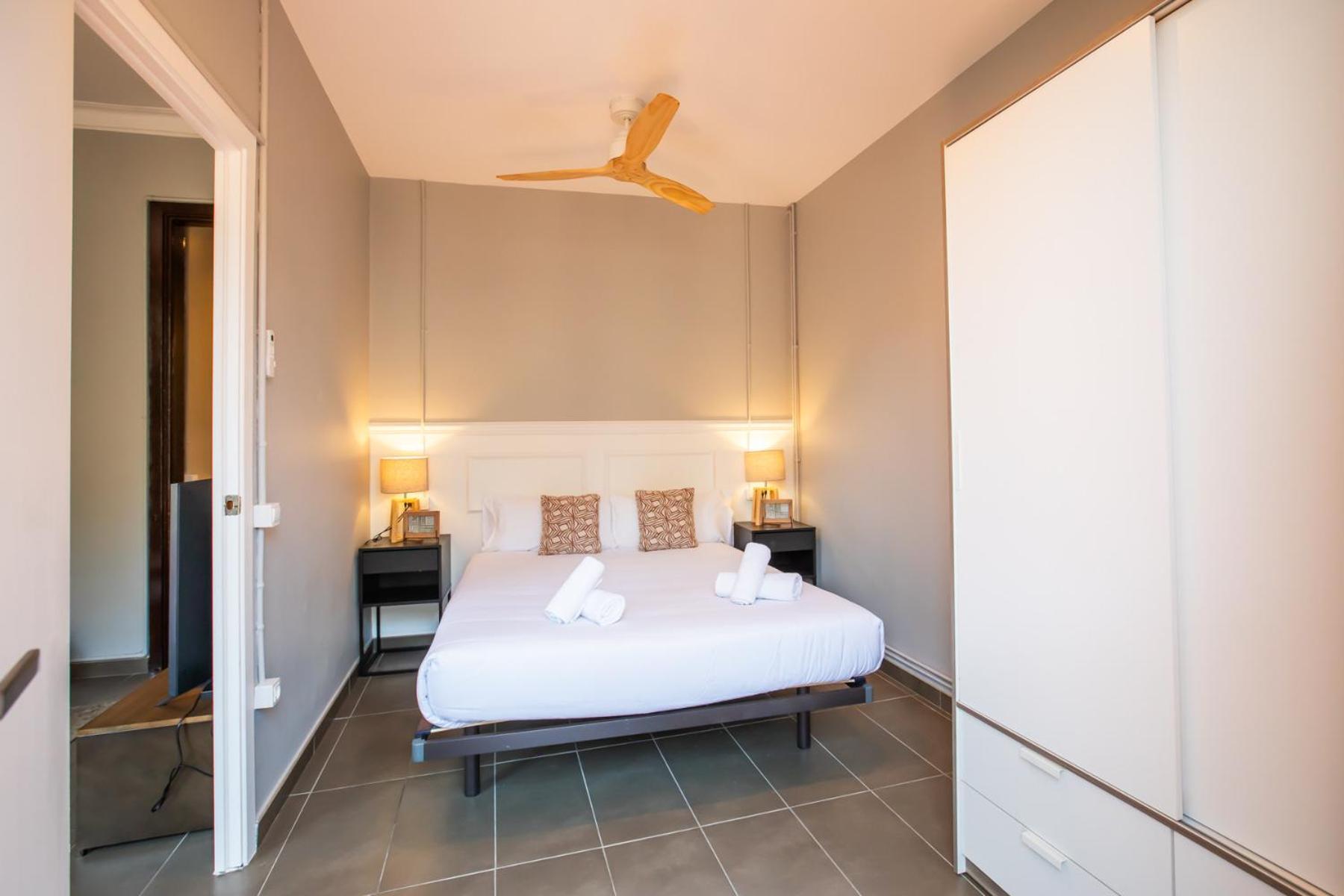 33mal1082- Big 2br Near Sagrada Familia