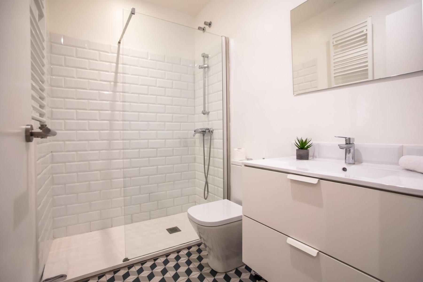 24mal1073-marvellous 2br Flat Near Sagrada Familia