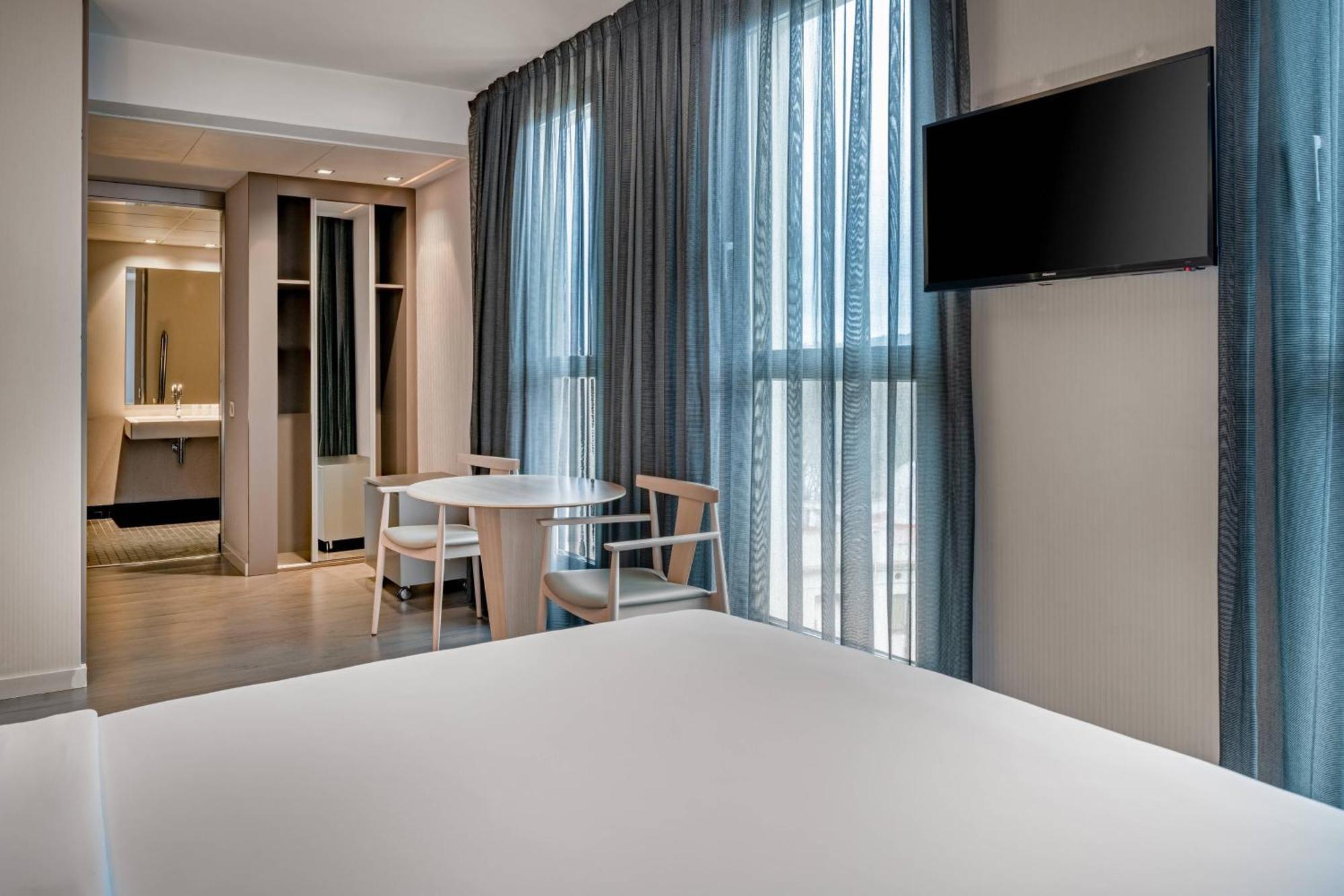 Ac Sants By Marriott Hotel
