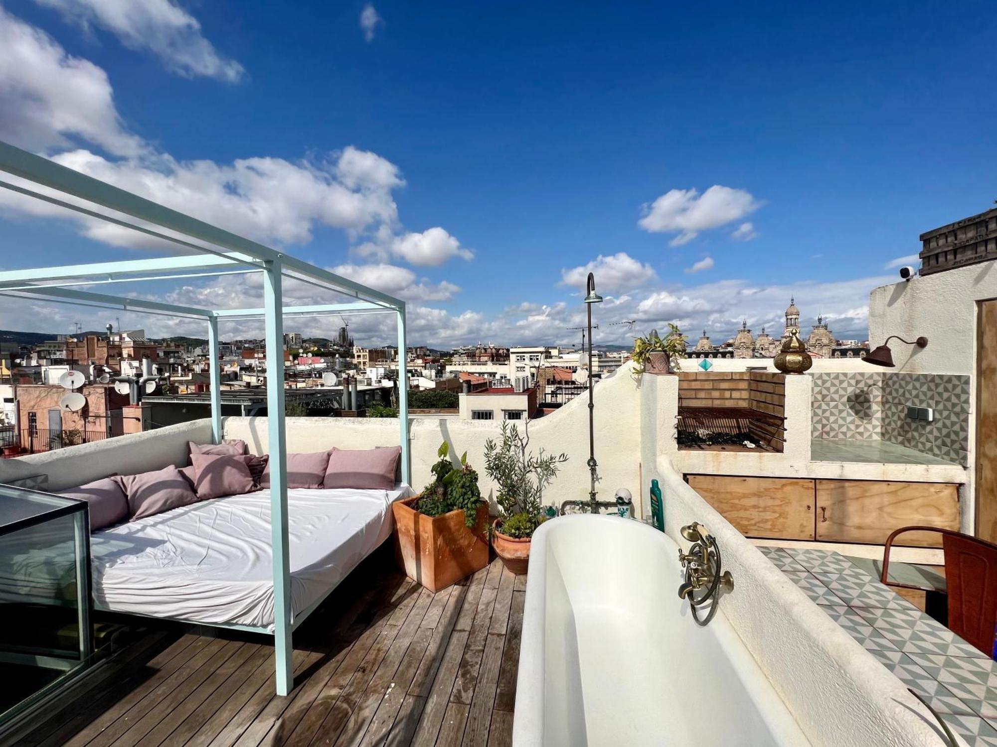 Outdoor Bathtub! 360 Rooftop With Chill Out And Amazing Views! Barcelona