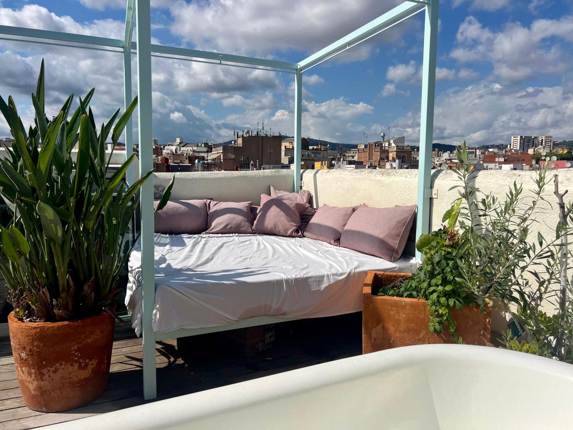 Outdoor Bathtub! 360 Rooftop With Chill Out And Amazing Views! Barcelona