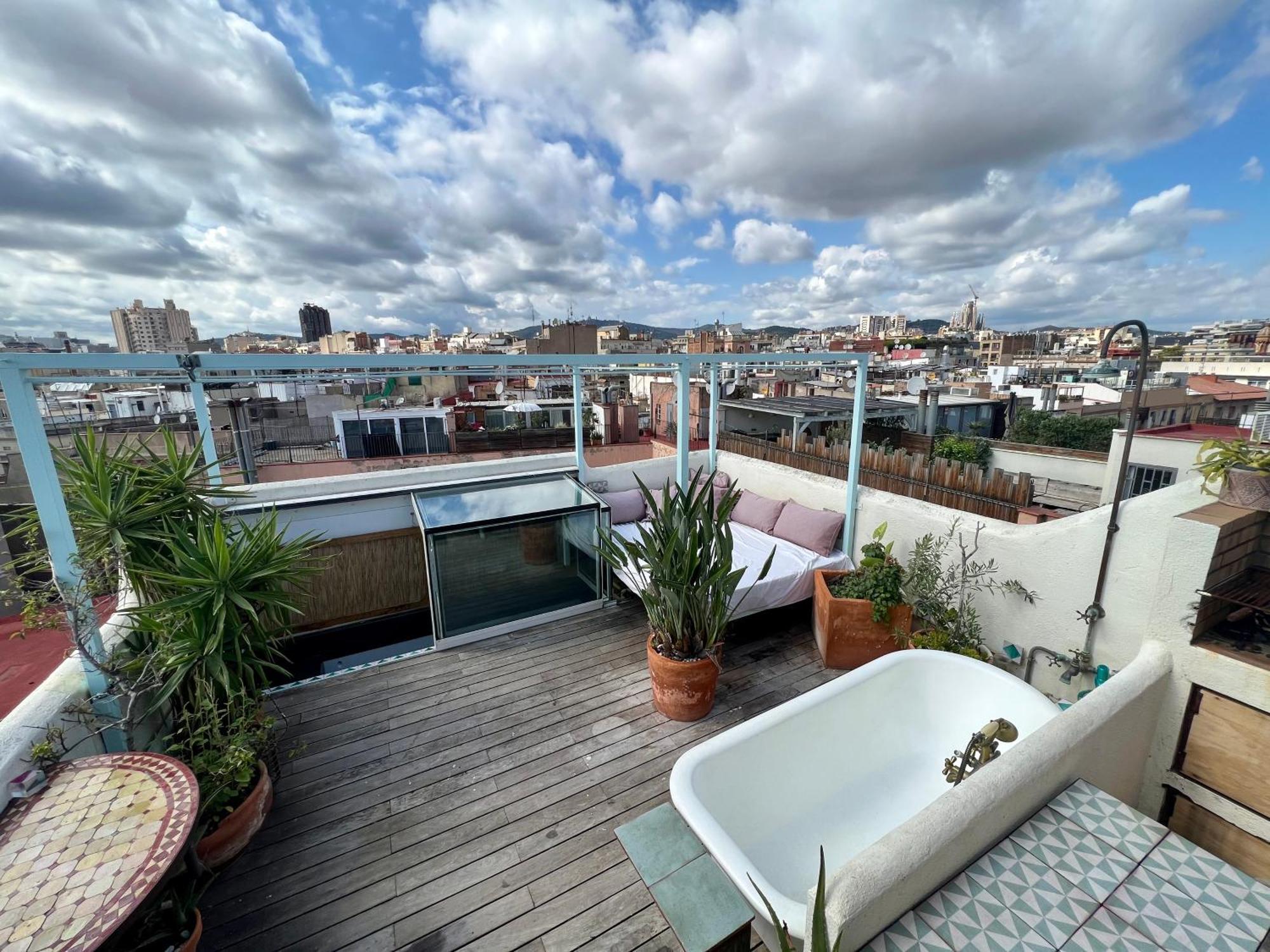 Outdoor Bathtub! 360 Rooftop With Chill Out And Amazing Views! *
