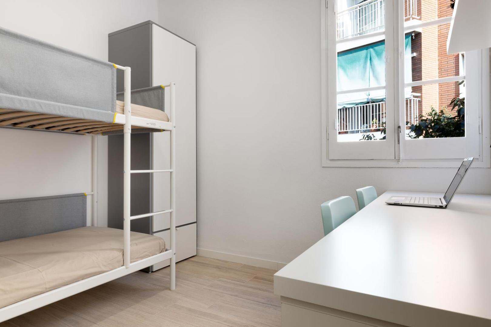 Laresibcn Minimum 31 Nights Hostal *