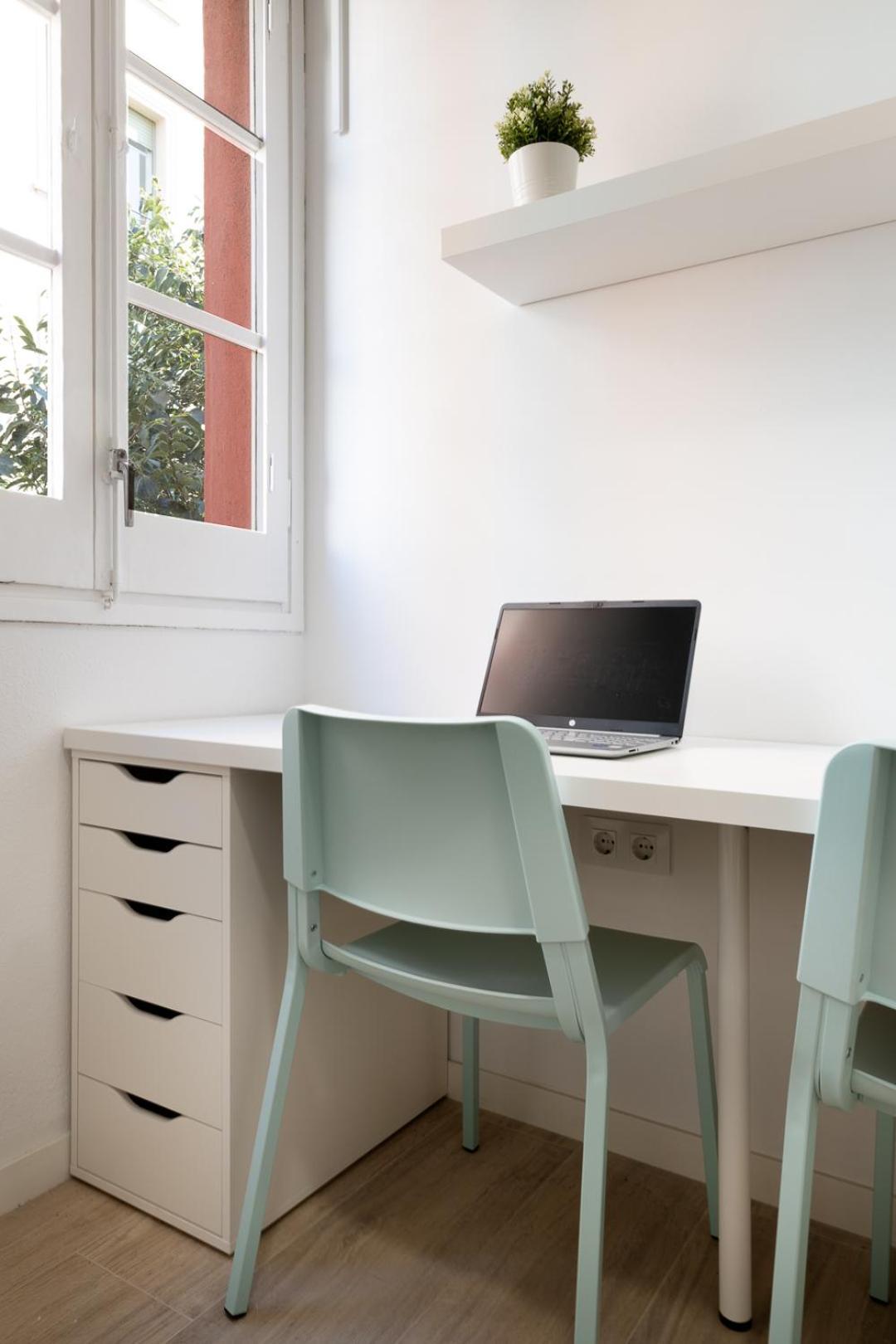 Laresibcn Minimum 31 Nights Hostal Barcelona