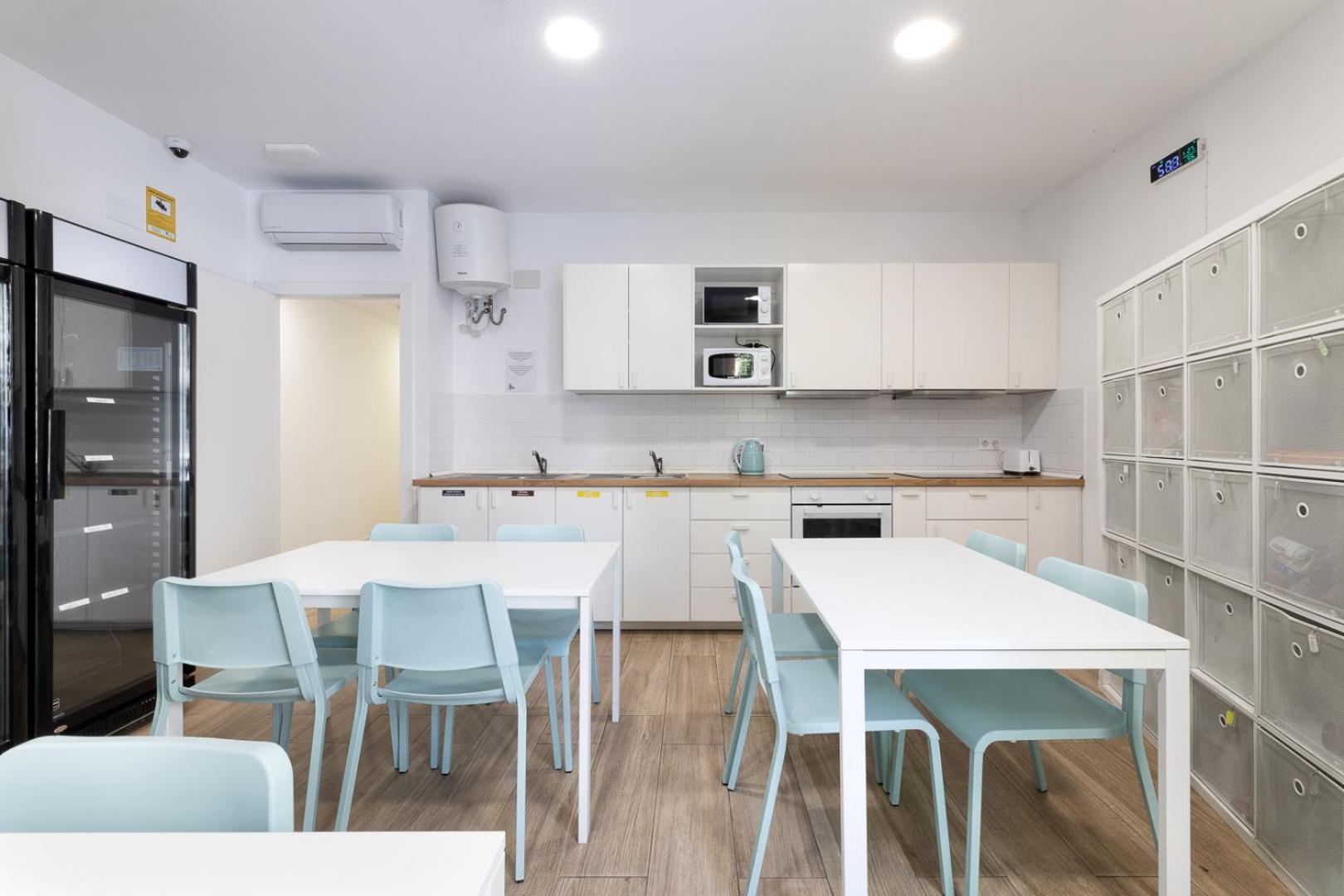 Hostal Laresibcn Minimum 31 Nights Barcelona