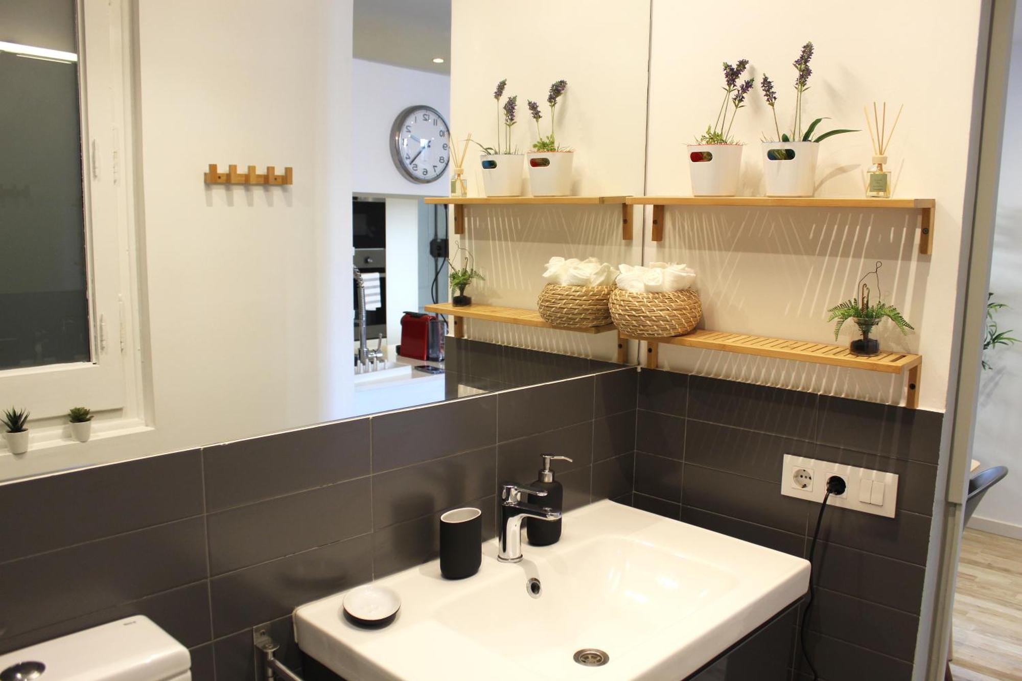 Apartamento Piso Nuevo Al Lado De La Sagrada Familia. *