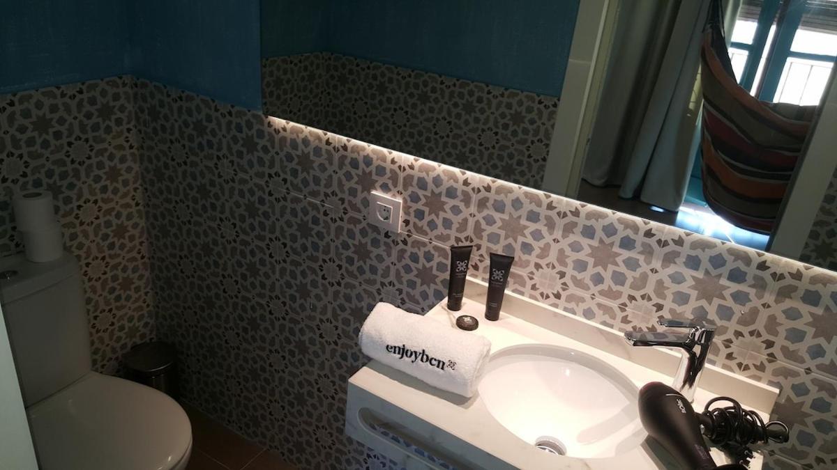 Touching The Apartamento